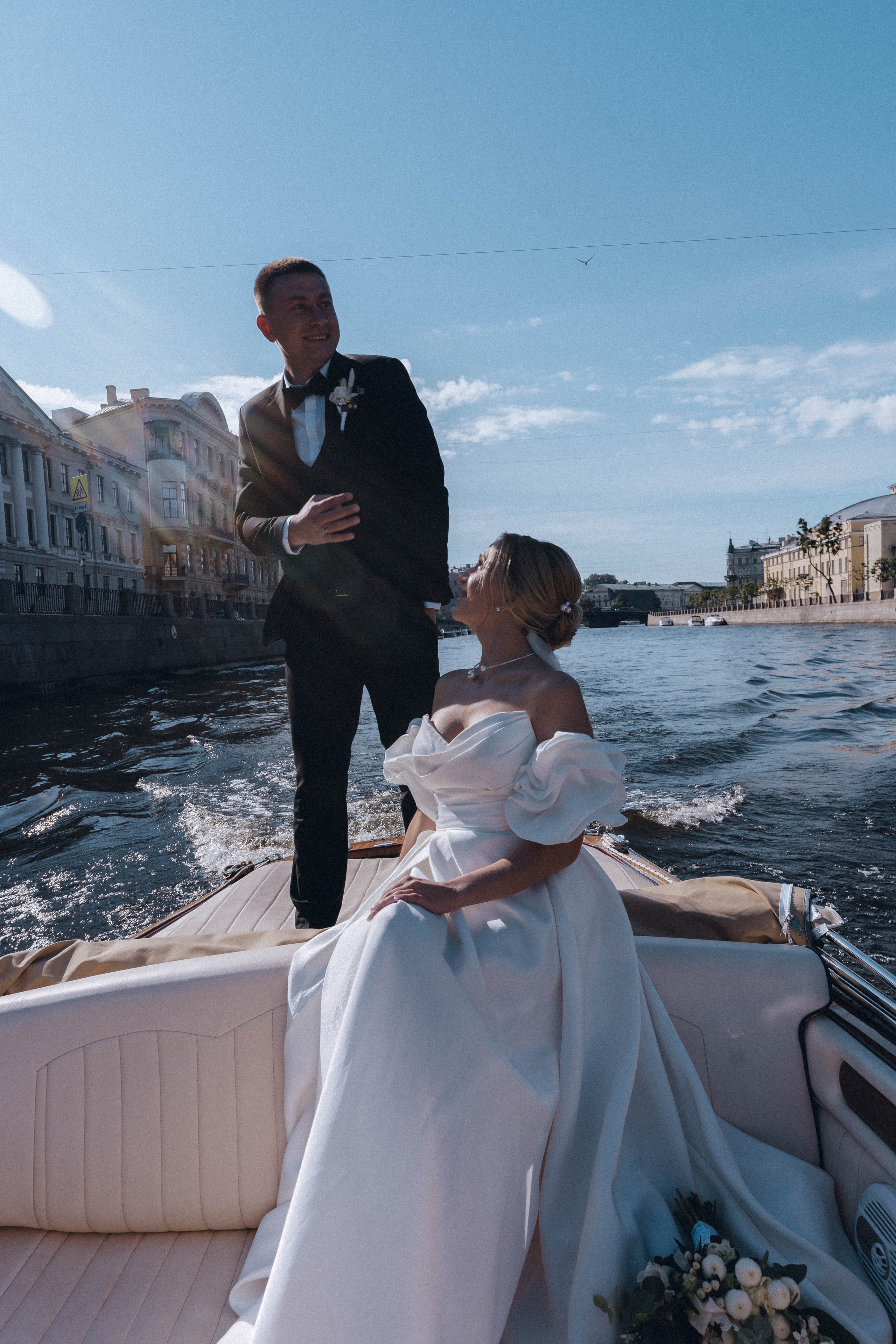 СВАДЕНБНАЯ СЬЕМКА НА КАТЕРЕ ПО КАНАЛАМ САНКТ-ПЕТЕРБУРГА И В АКВАТОРИИ НЕВЫ. Профессиональный фотограф, Санкт-Петербург — Виктория Богомолова