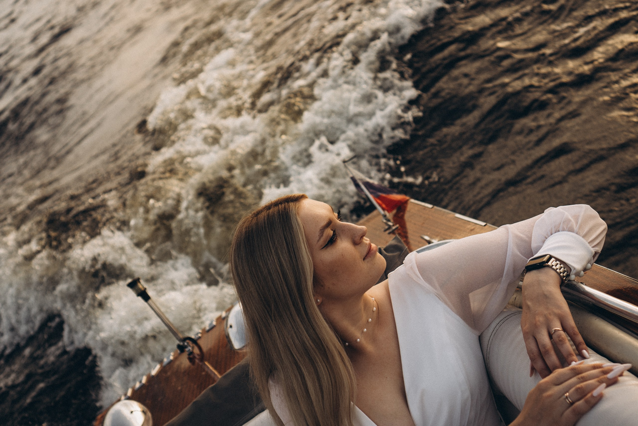 СВАДЕНБНАЯ СЬЕМКА НА КАТЕРЕ ПО КАНАЛАМ САНКТ-ПЕТЕРБУРГА И В АКВАТОРИИ НЕВЫ. Профессиональный фотограф, Санкт-Петербург — Виктория Богомолова