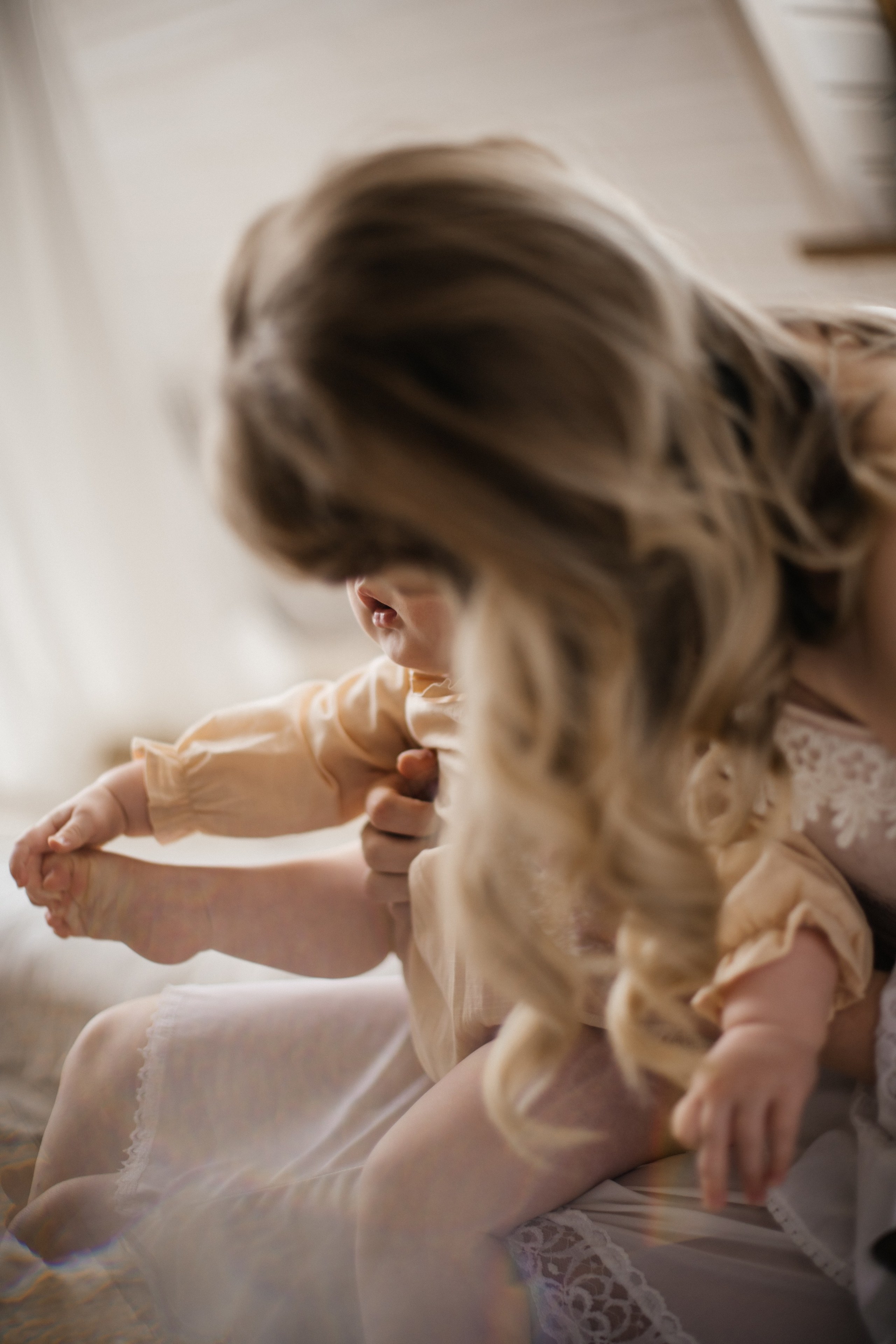 Алиса с мамой Кристиной в нежной семейной фотосессии в Домике Элли г. Пушкино. Семейный и детский фотограф в Сергиев Посаде, Хотьково Якимчук Любовь