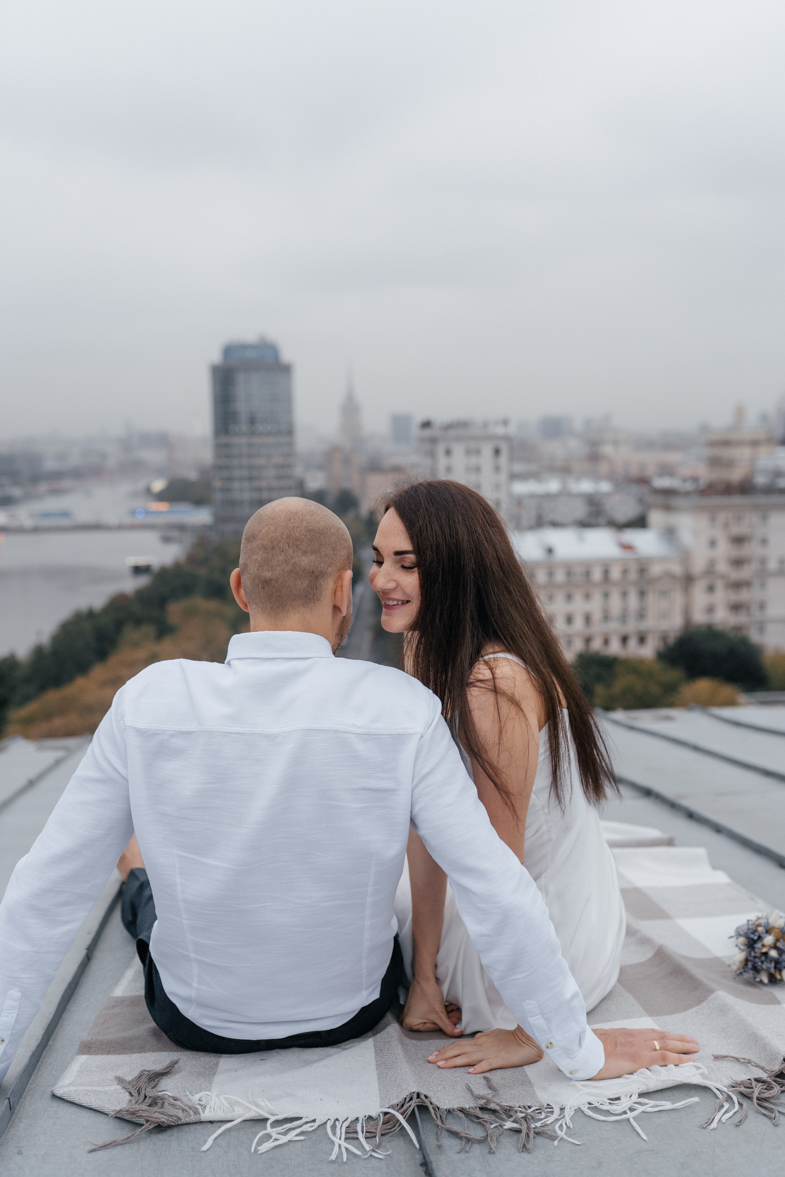Свадебная прогулка «На крыше». Семейный и свадебный фотограф в Москве Виктория Махова