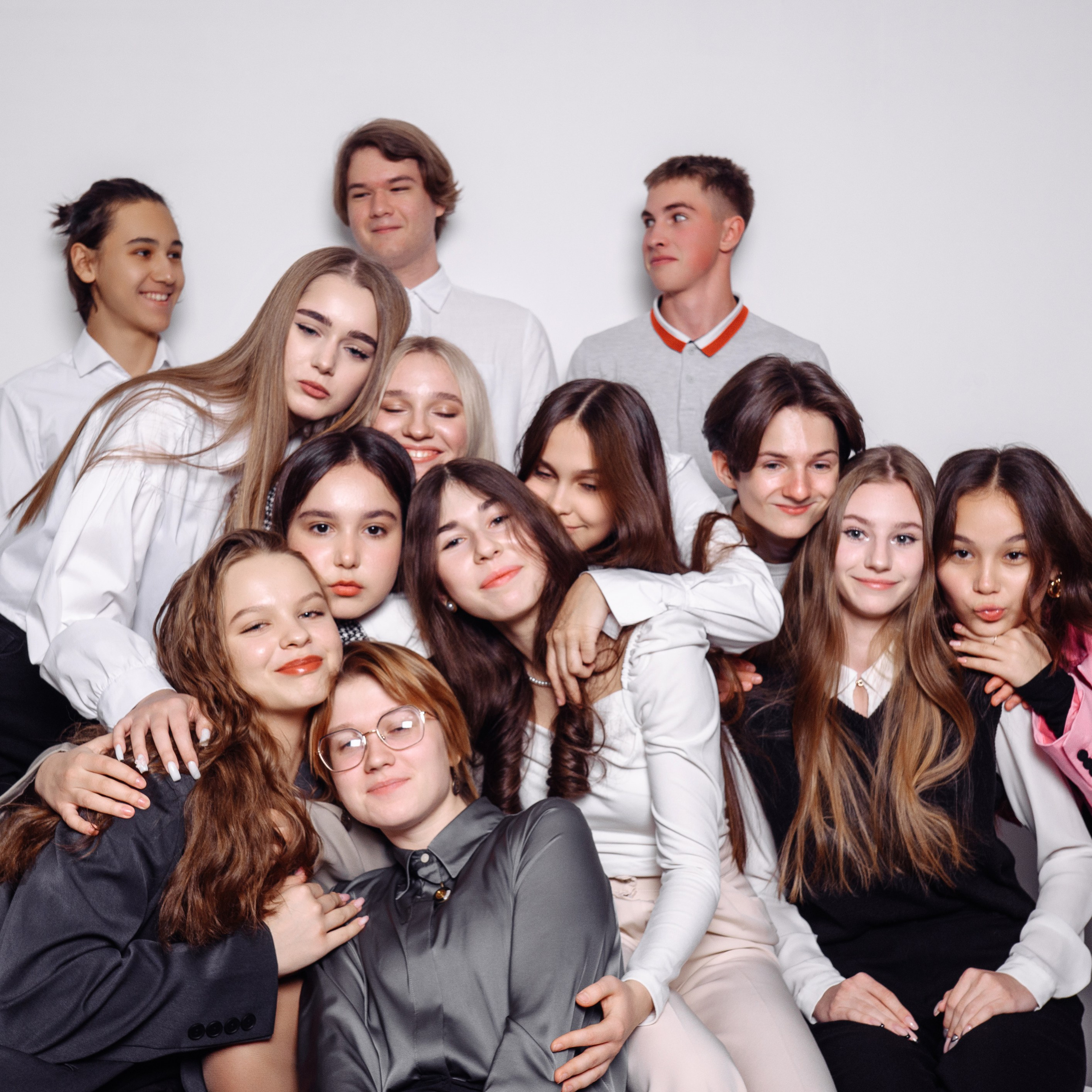 Альбомы в ФотоСтудии SelfieBox. НеФотоАльбом — выпускные альбомы Абакан Минусинск Черногорск Хакасия