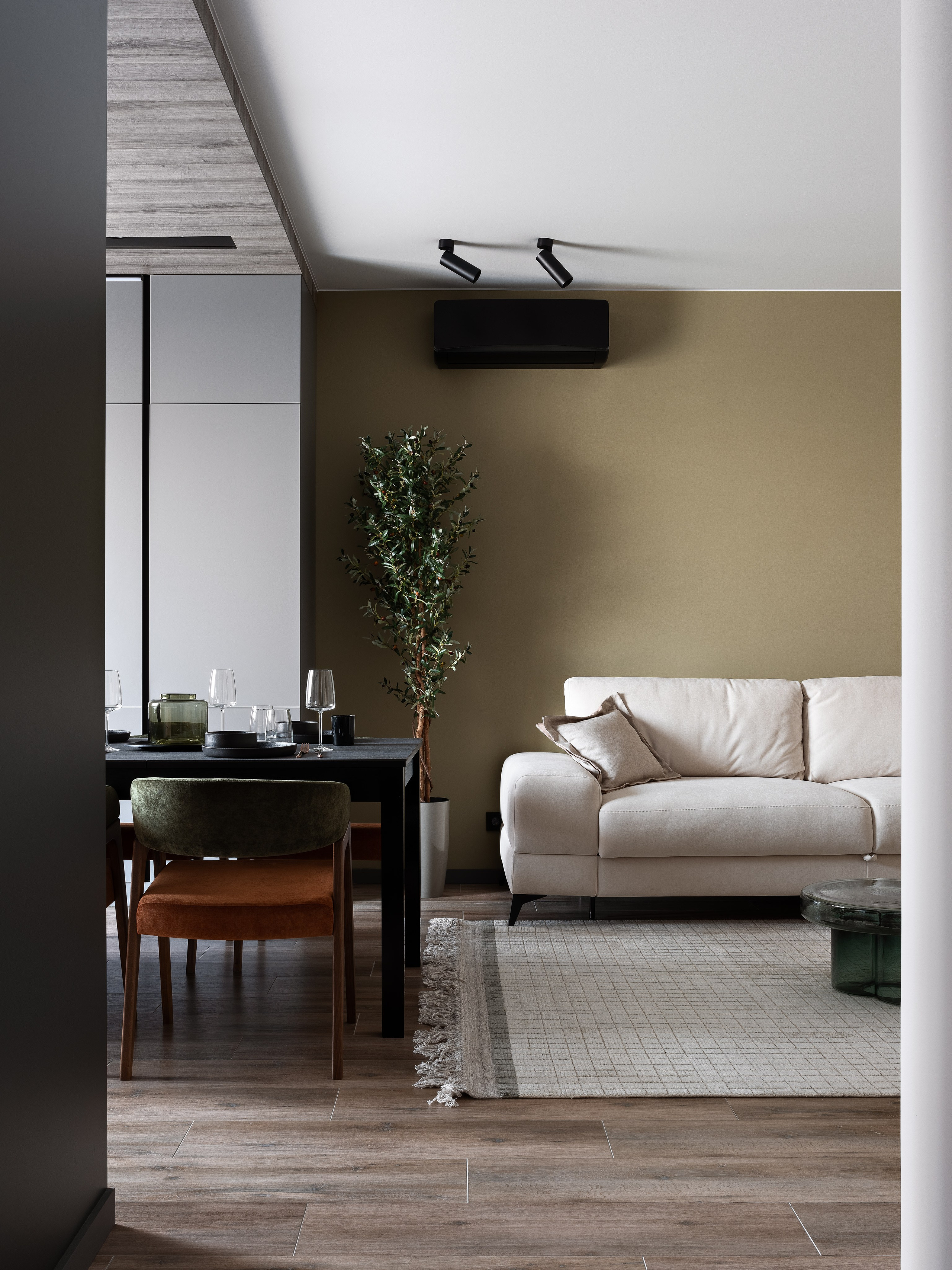 Квартира в Сочи (дизайнеры Ренат Байчуков и Алеся Кириенко, стилист Екатерина Ракитина, интерьерный фотограф Сергей Денисенко)