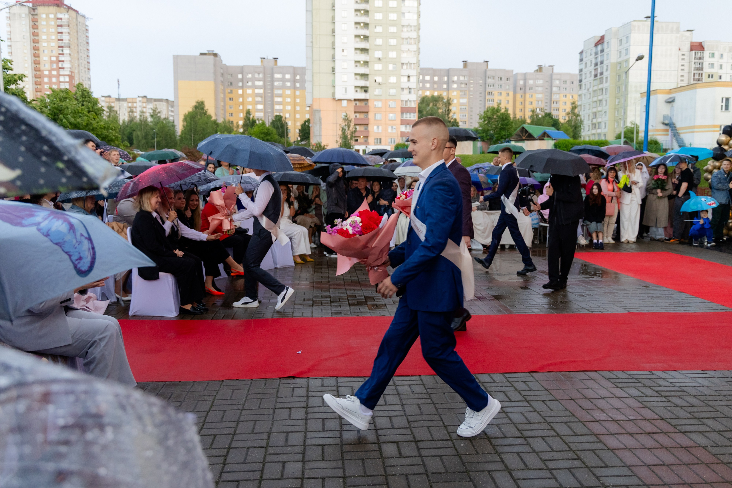 Школьный выпускной 2025 год в Минске, Беларуси. Свадебный фотограф в Минске/Беларуси Сергей Спиридонов