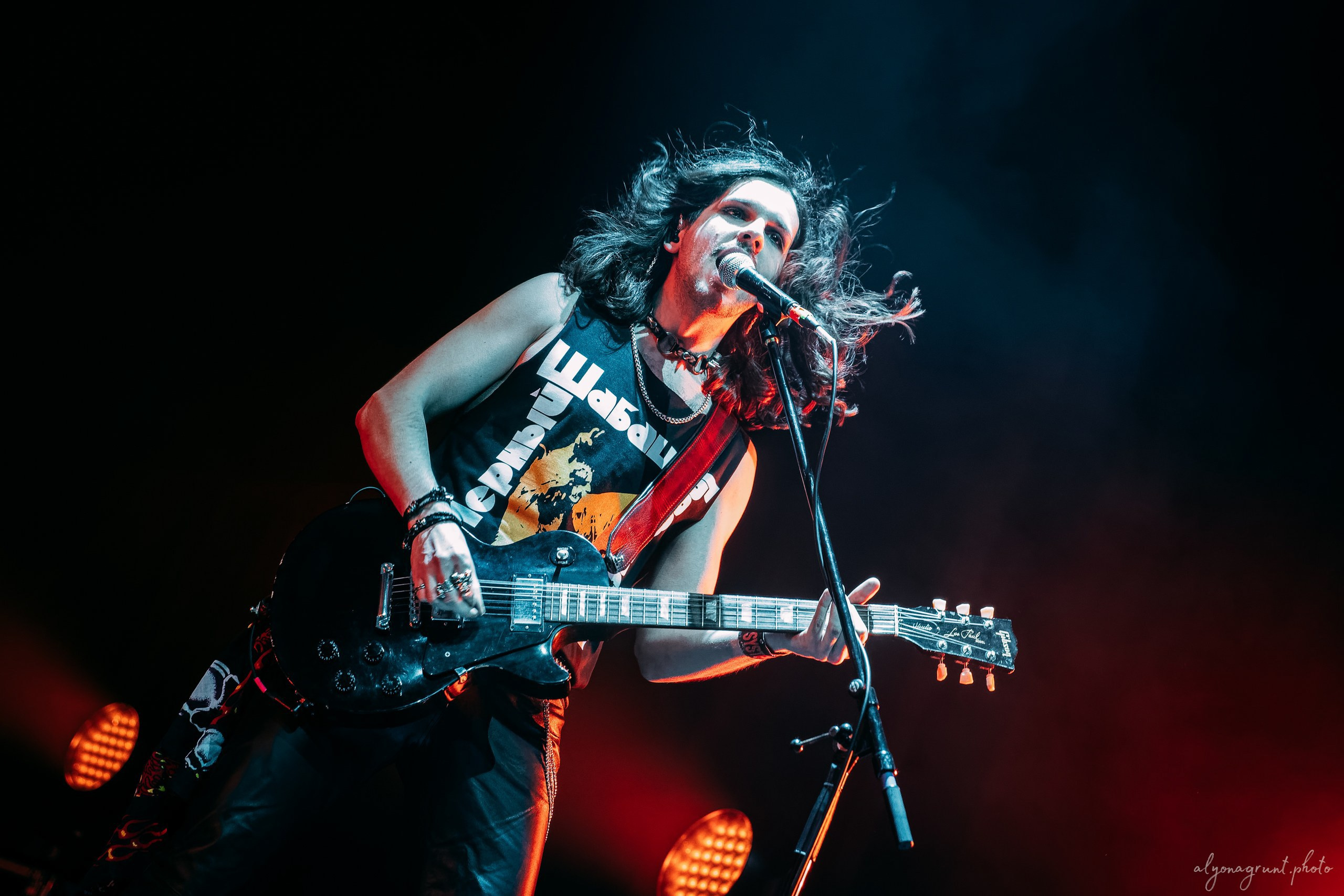 Багровый Фантомас, фоторепортаж, СПб, BASE, 14.12.2025. Алена Адрианова: фотограф в Санкт-Петербурге