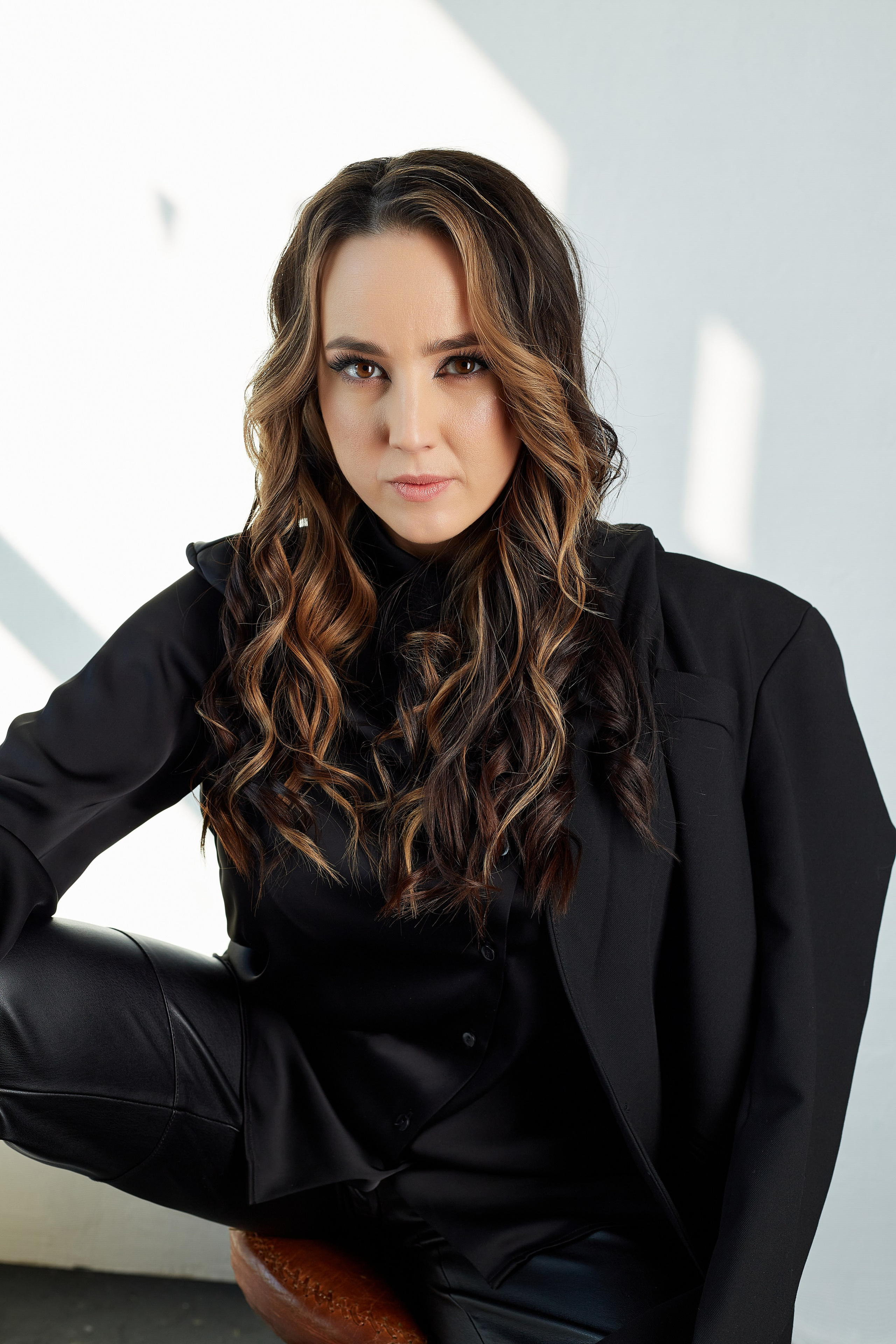 Бизнес-портрет в студии (Пенза) — профессиональная фотосессия для личного бренда и резюме. Деловой портрет в Пензе — фотосъемка для LinkedIn, сайта компании и соцсетей. Профессиональный бизнес-портрет в Пензе — фотосессия в деловом стиле с ретушью. Корпоративный портрет в Пензе — студийная съемка для предпринимателей и компаний. Фото для резюме и делового профиля (Пенза) — строгий стиль, естественный свет, профессиональная обработка.