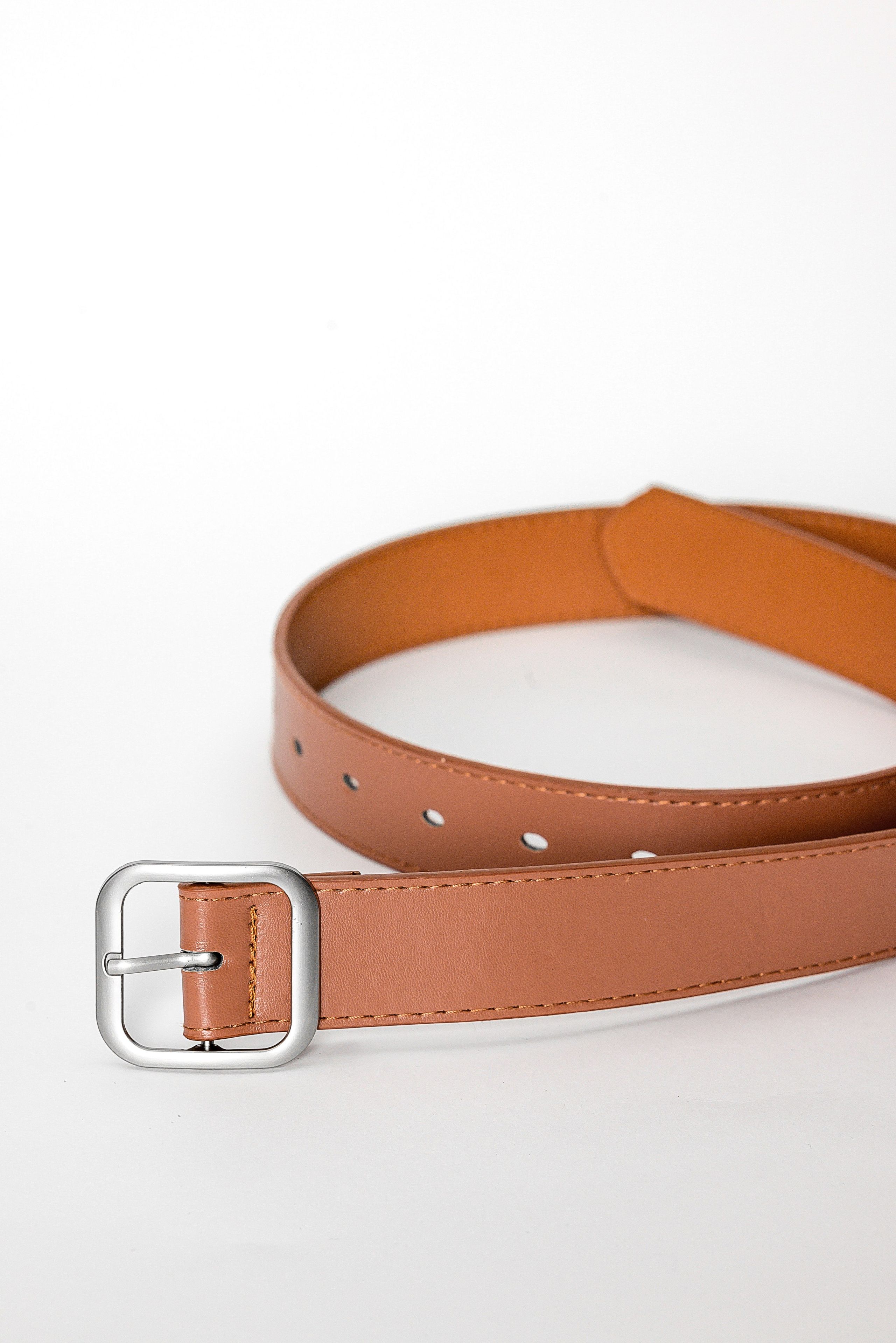 Аксессуары на белом фоне