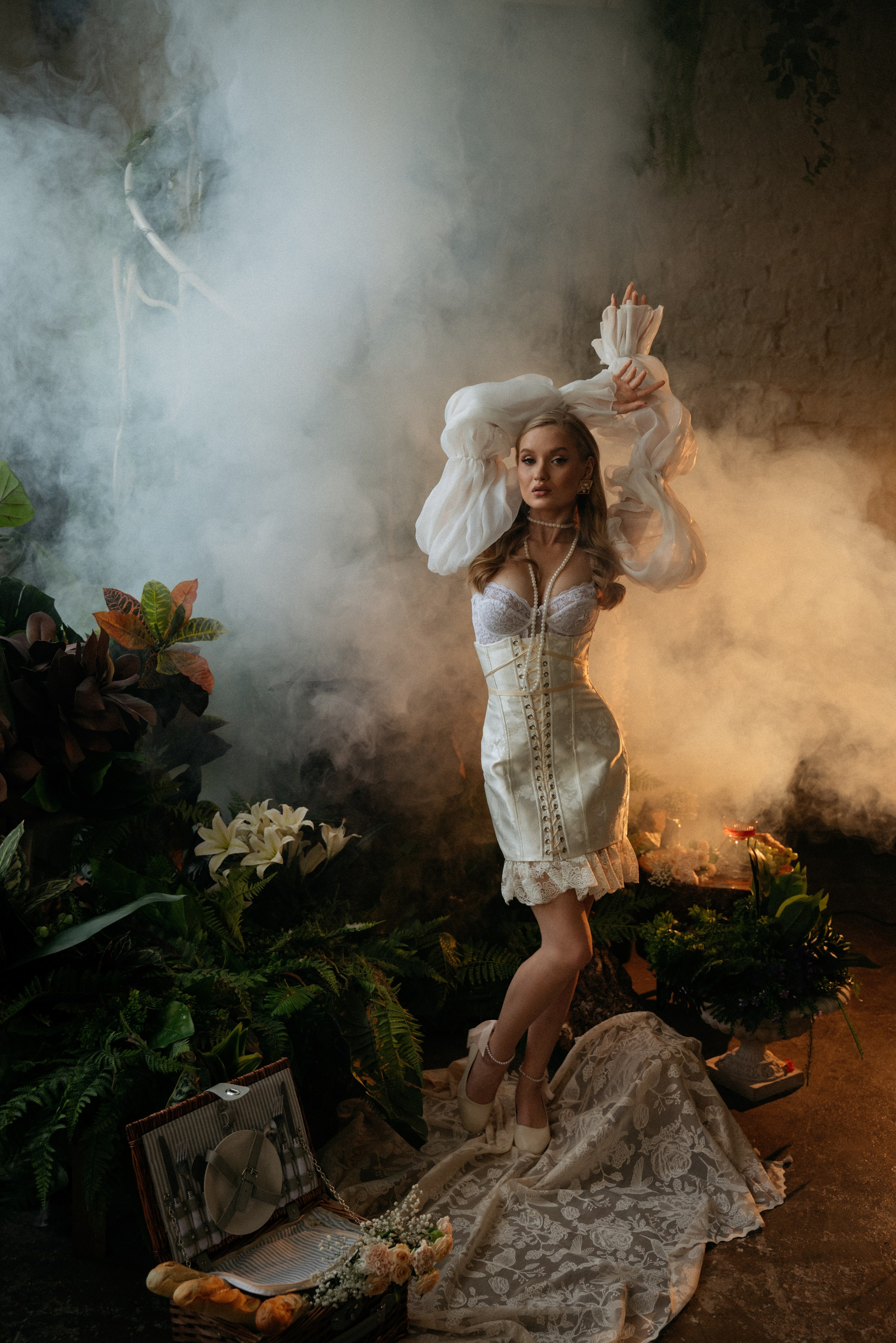 Невеста на пикнике в замке