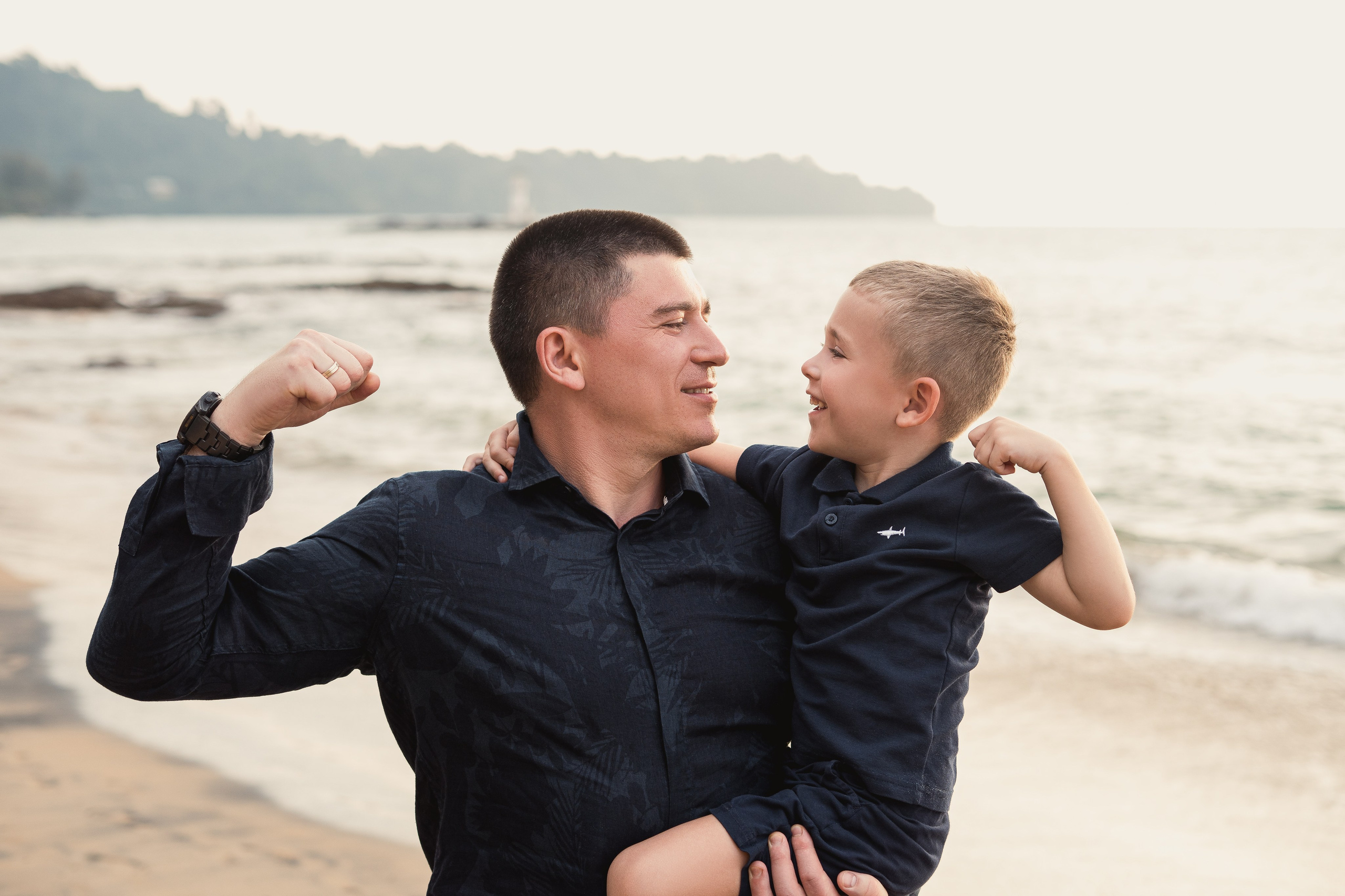 Семейная фотосъёмка на Пхукете – тепло, искренность и любовь вашей семьи на фотографиях. Ян Долматов — фотограф, видеограф и продюсер на Пхукете, Таиланд