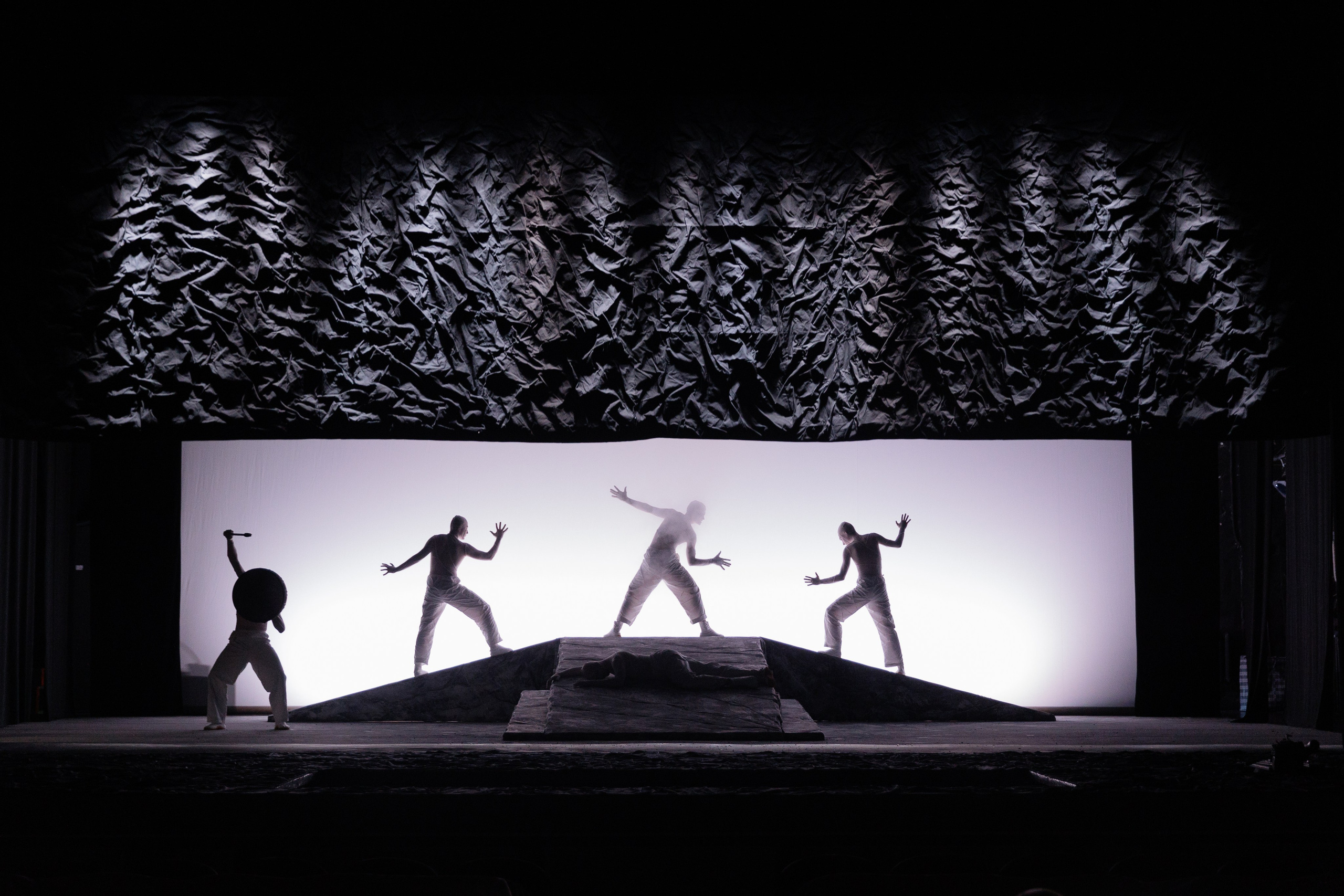 Наши работы по пошиву и росписи театральных декораций | Портфолио. История занавеса. Превращаем идею в технологию