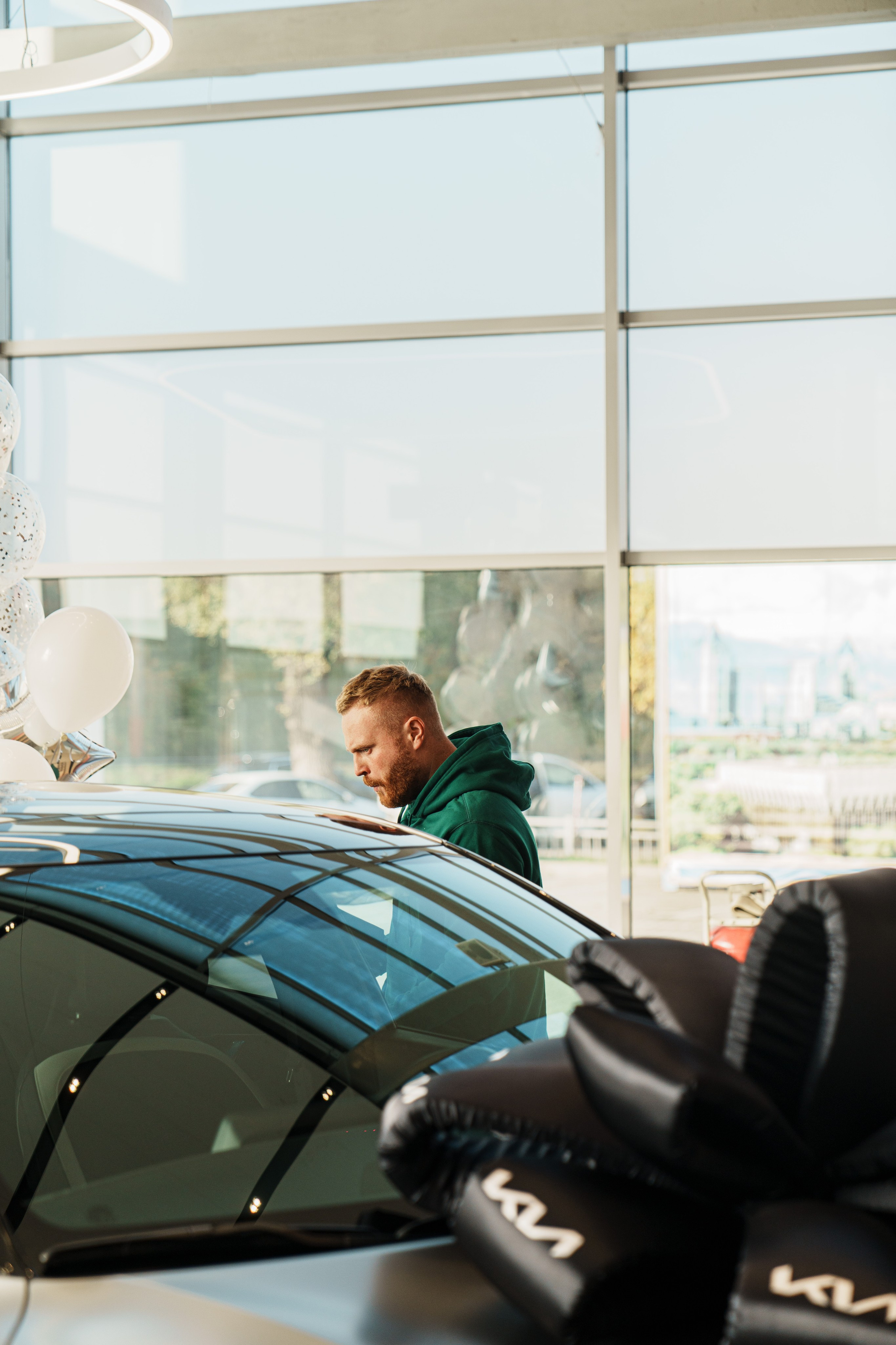 Kia EV6 Вручение Евгений Чебаткову. Фотограф TAULAN_1