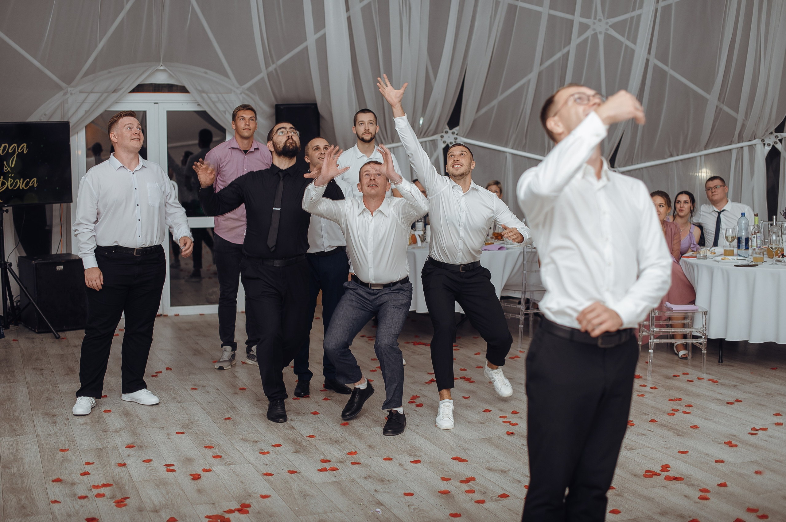 Семейный и дружелюбный свадебный день Людмилы и Сергея. Свадебный фотограф в Ярославле Денис Медоваров