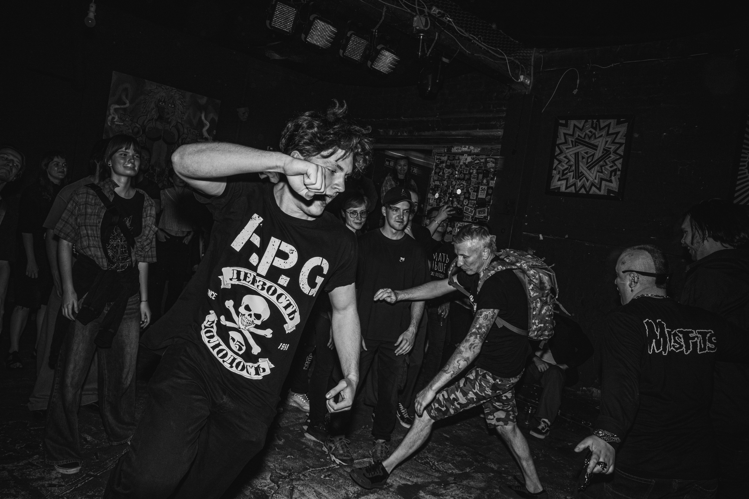 Ютани & о т м е ж & Вещи в картонной коробке 08.08.2025. Репортажный фотограф в Москве Legiodot