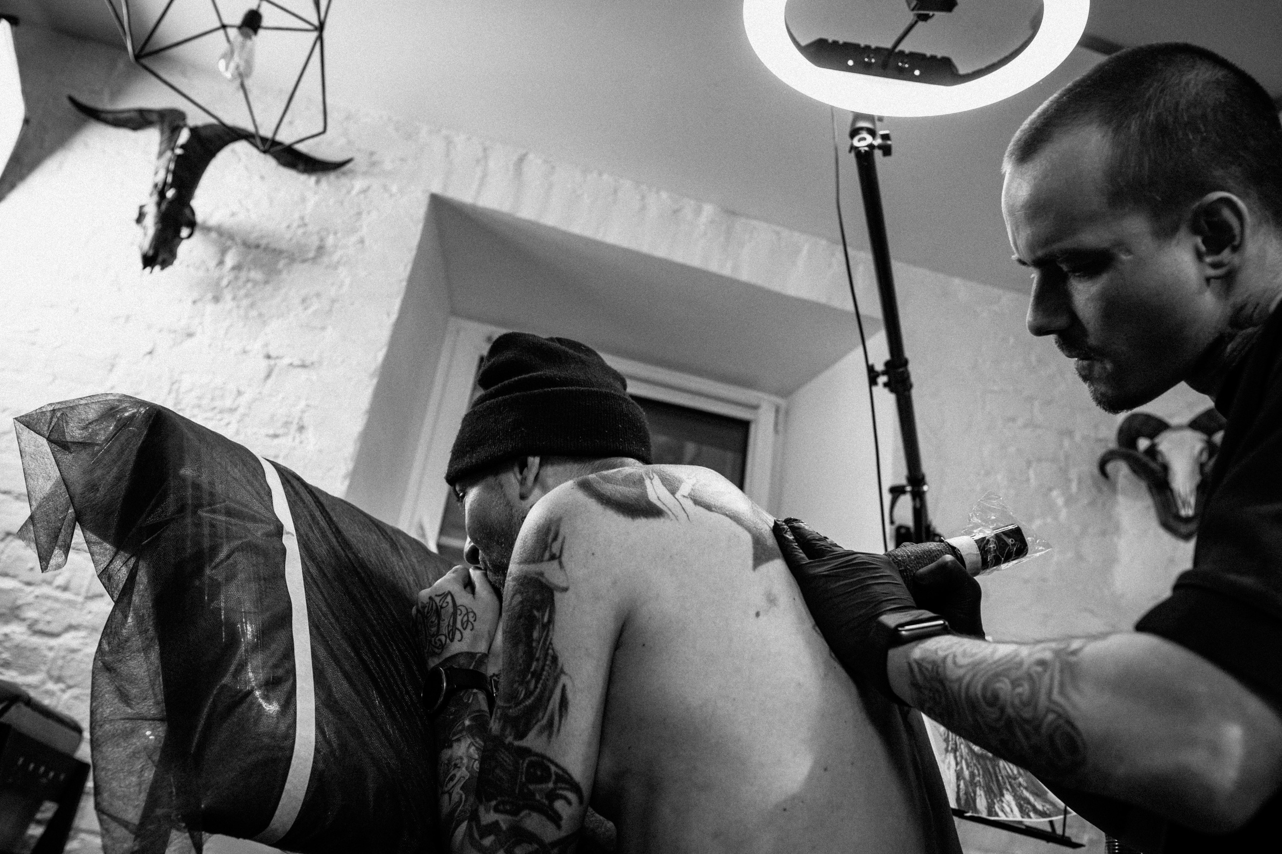 Тату-мастер. Роман Бочаров