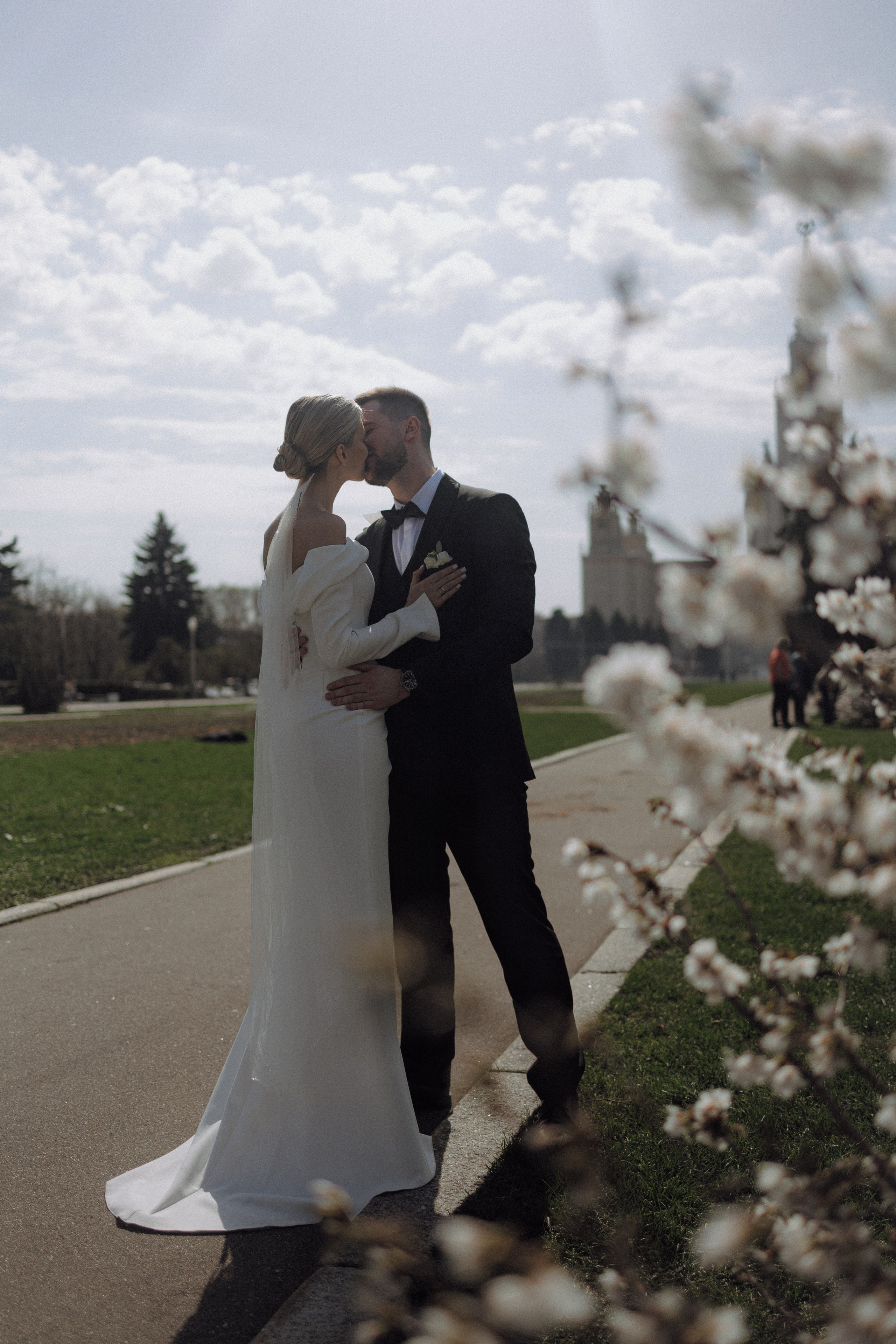 Свадебная фотосессия на стадионе Спартак. Свадебный фотограф в Москве. свадебная фотосессия Москва. Фотограф в Москве Валерия Рожкова