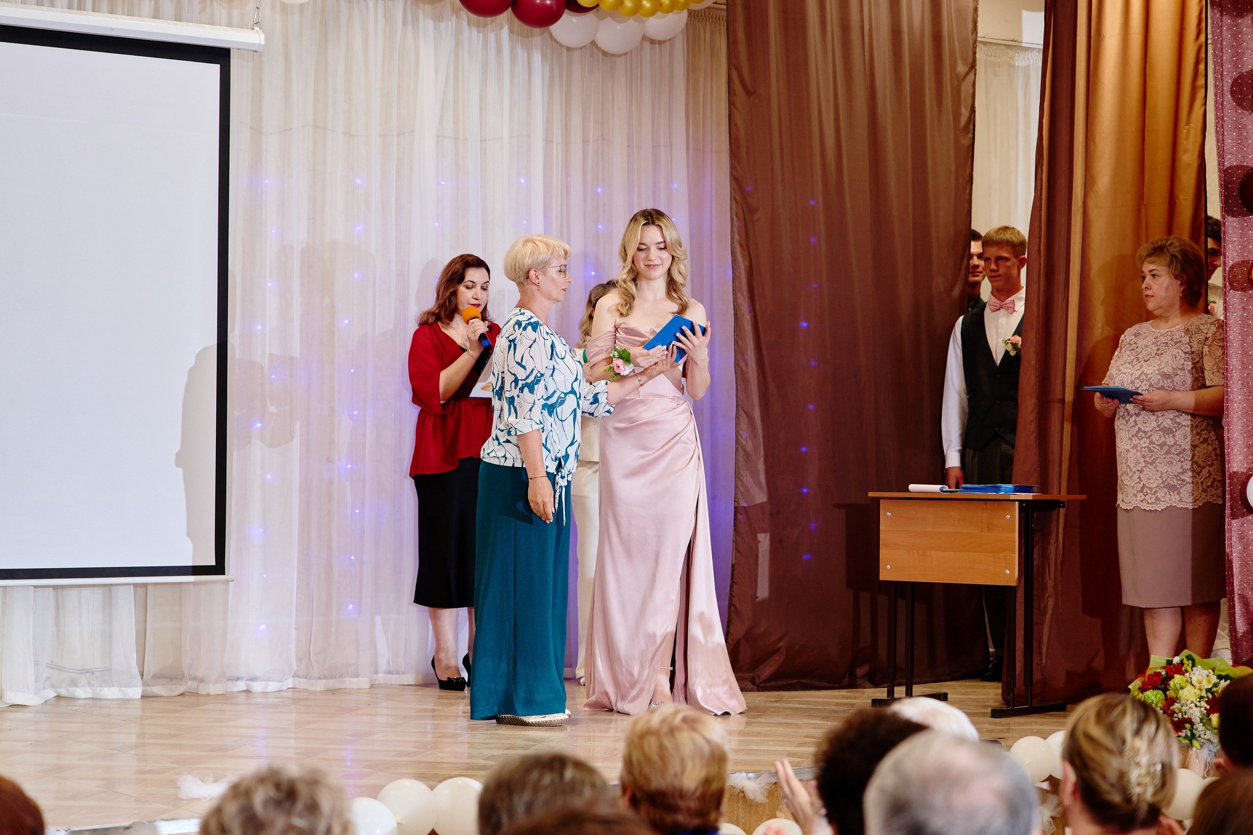 Выпускной 35 Сош. Фотограф Выпускные альбомы Таганрог Сергей Коробченко