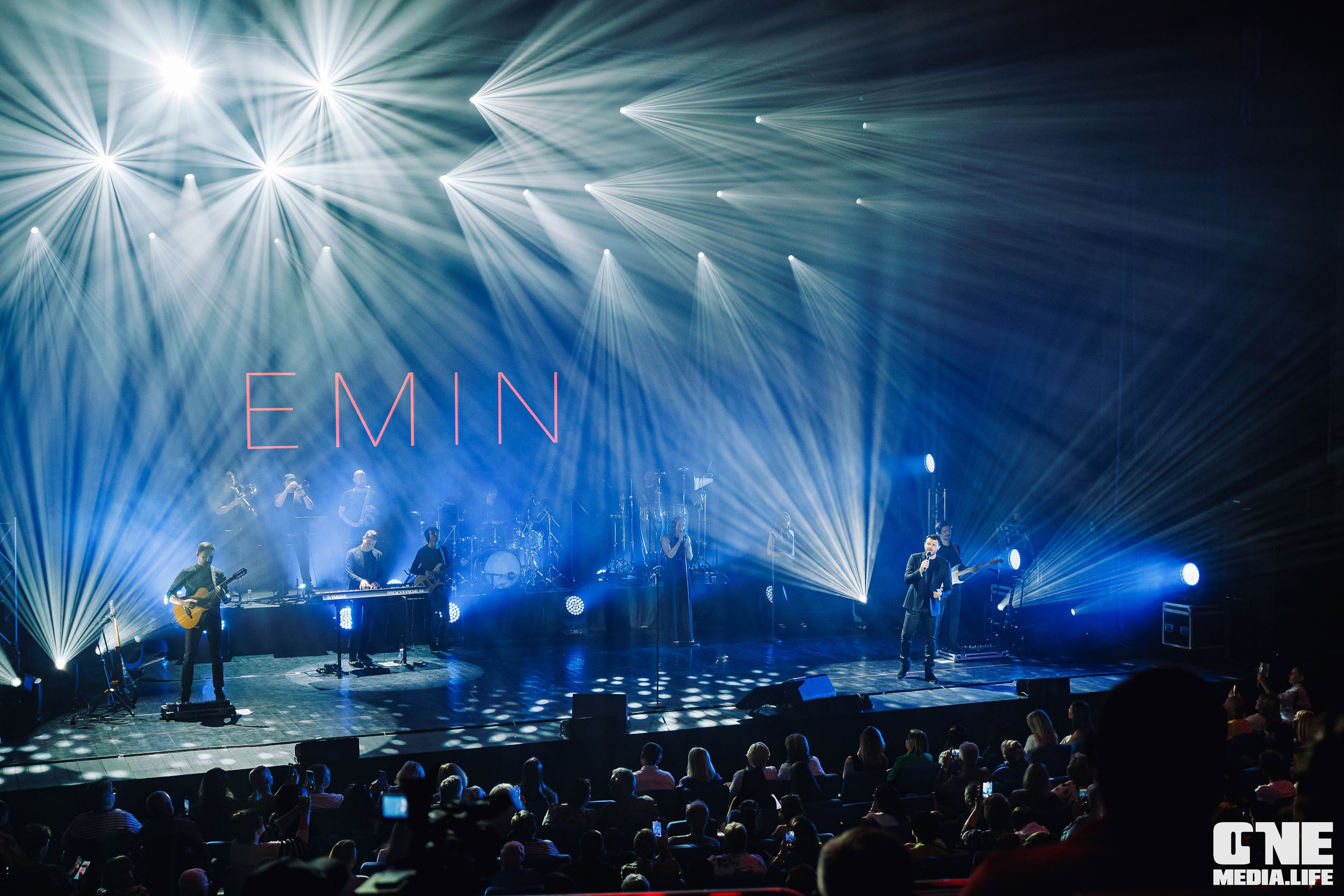 Фоторепортаж с концерта Эмина в Янтарь Холле. One Media Life: фоторепортажи, фотоотчеты с мероприятий и заведений