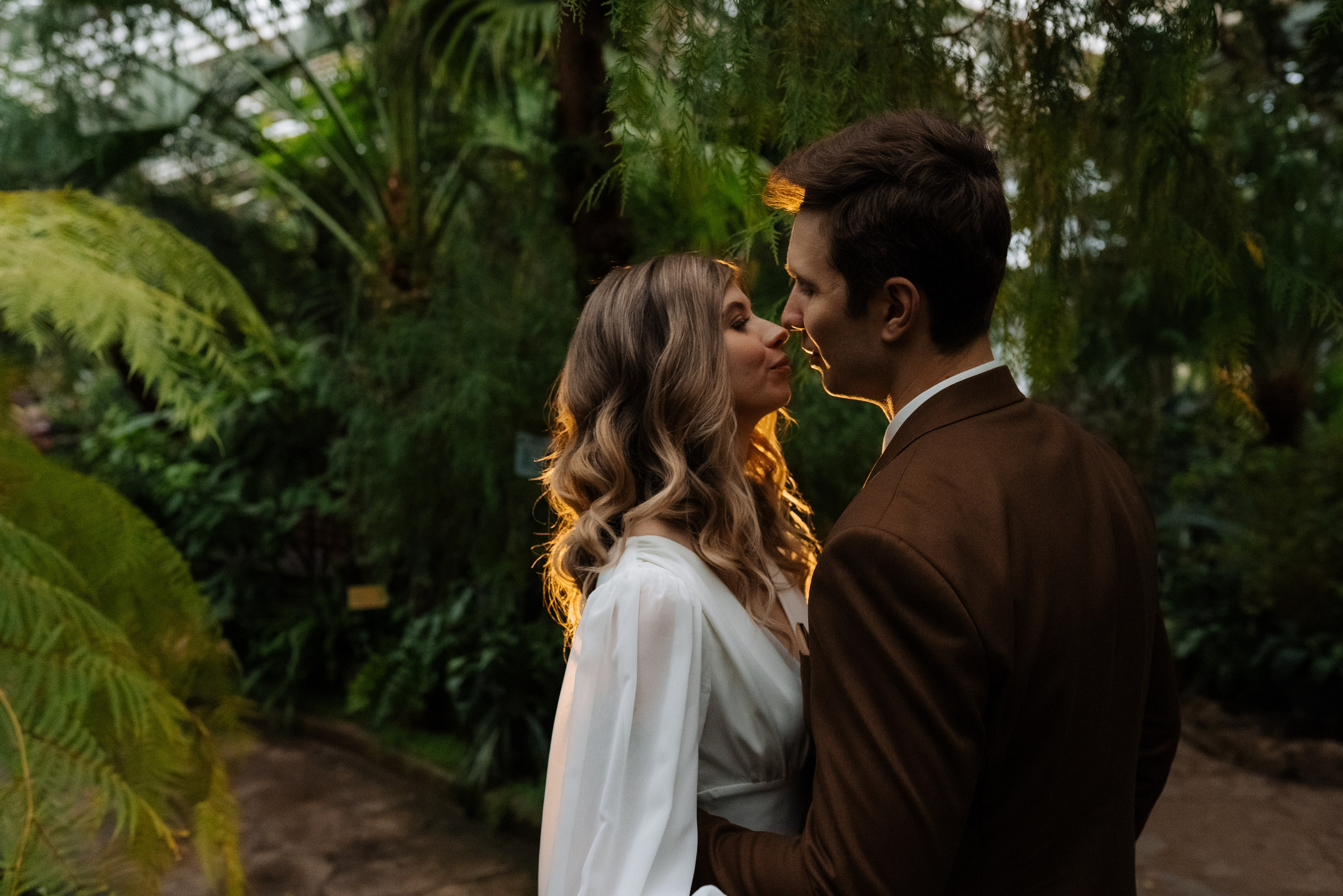 Свадебная фотосессия в оранжерее, Москва. Свадебный фотограф в Москве Анна Полушина