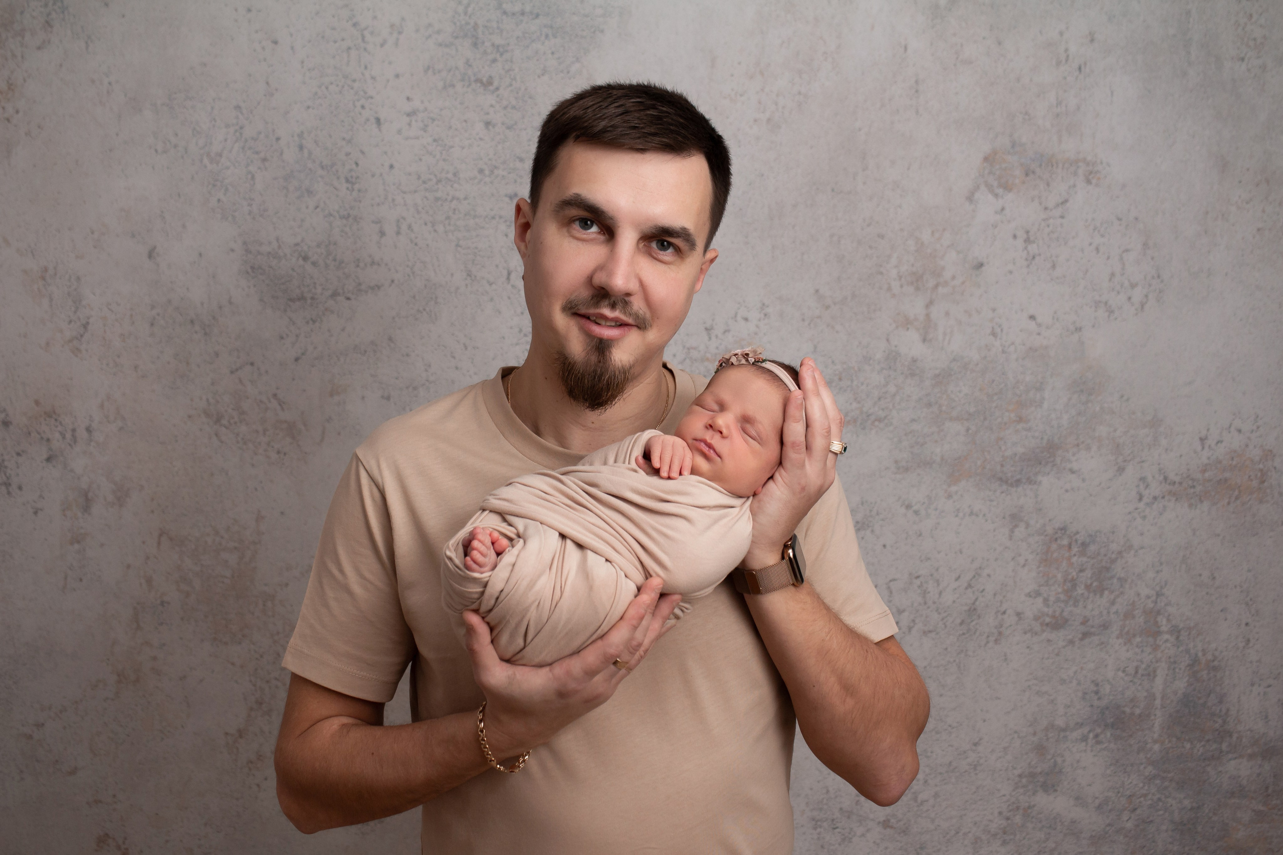 Кадры малыша с родителями. Фотограф новорождённых Анапа Елена Кушнарь