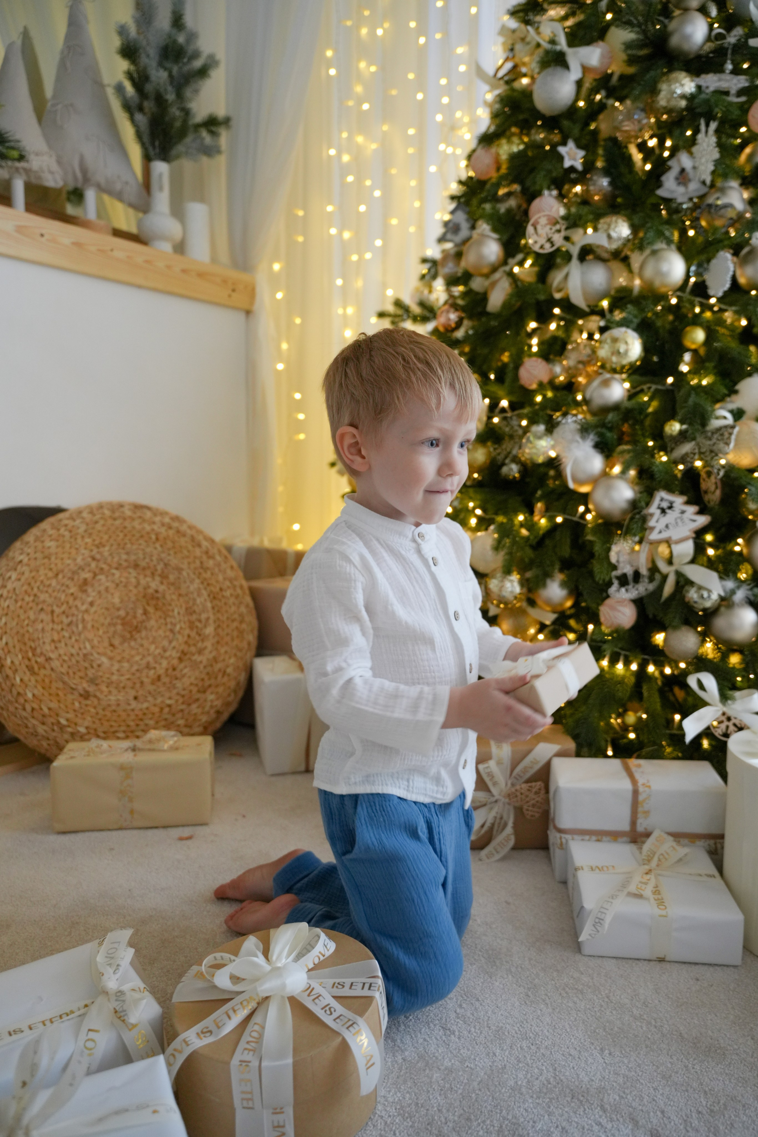 Елка и подарки