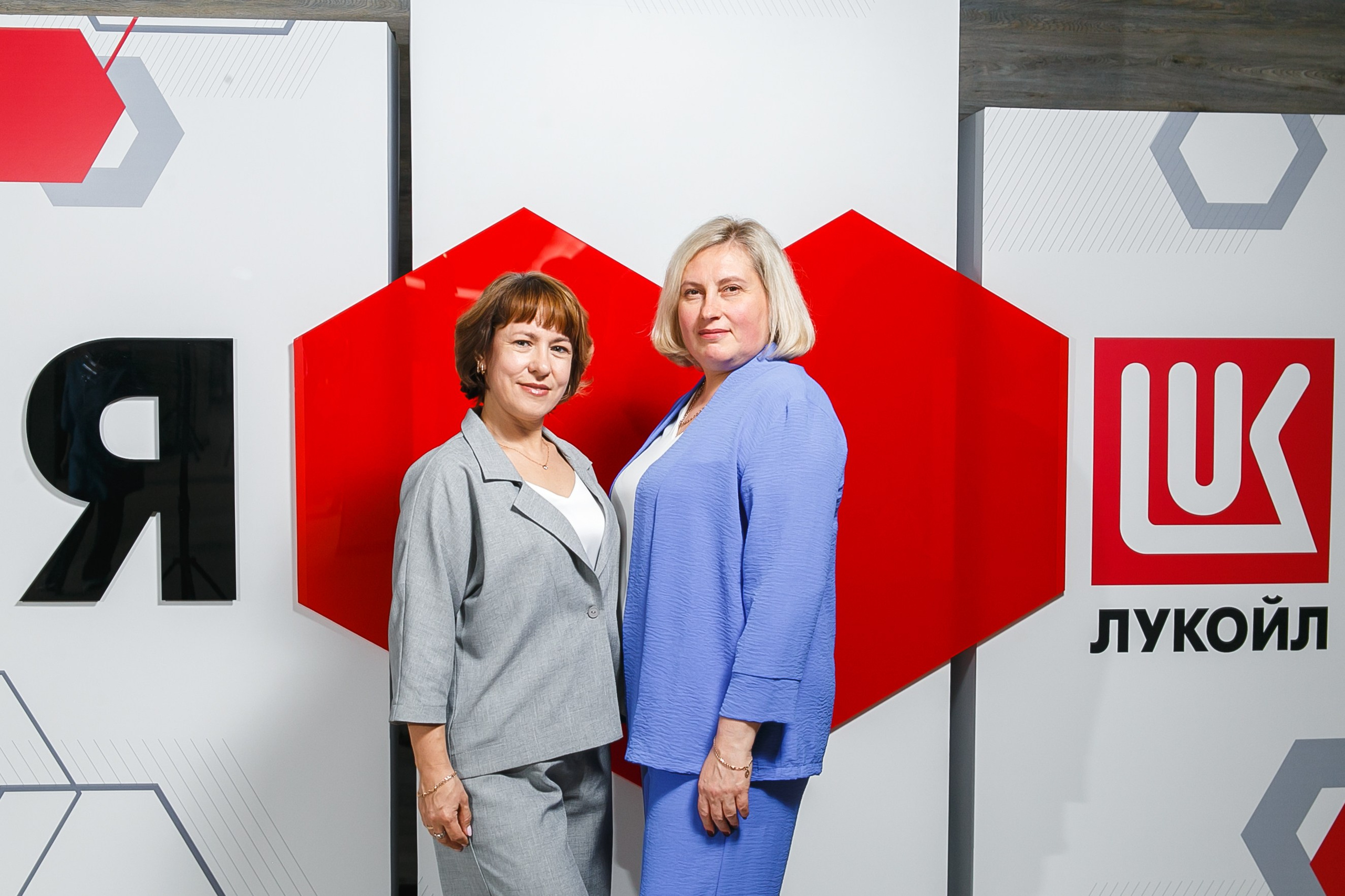 Фотозона на корпоративном мероприятии Лукойла в ДК Царицын. Событийный фотограф Максим Бескоровайновнов