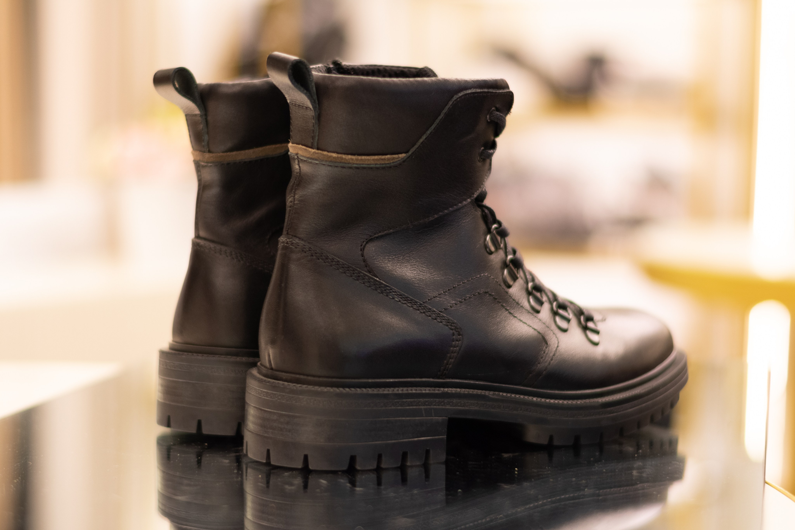 Для организаций. Предметная фотосессия для обувного магазина Capsula. Фотограф/видеограф Богдан Голованов