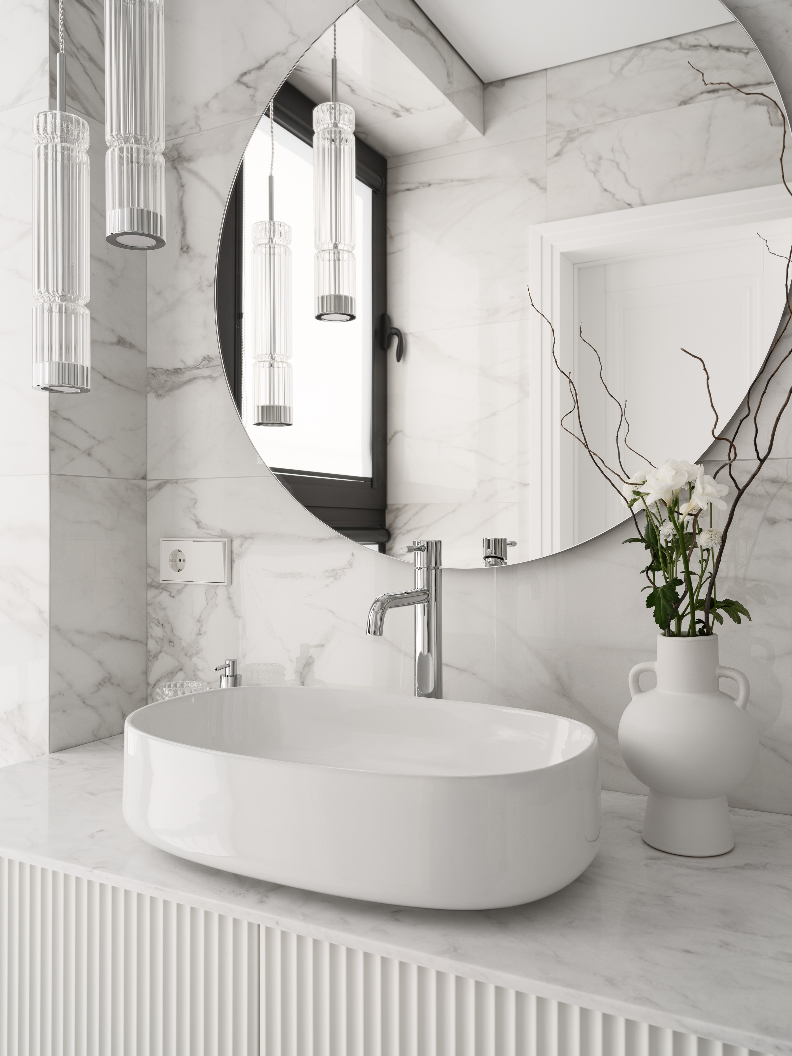 Интерьер ванной комнаты с круглым зеркалом, подвесными светильниками из стекла и белой керамической раковиной на мраморной поверхности — гармония форм и света в проекте дизайнера Алёны Боярской, стилизация Натальи Якушевой, фото Сергея Денисенко.