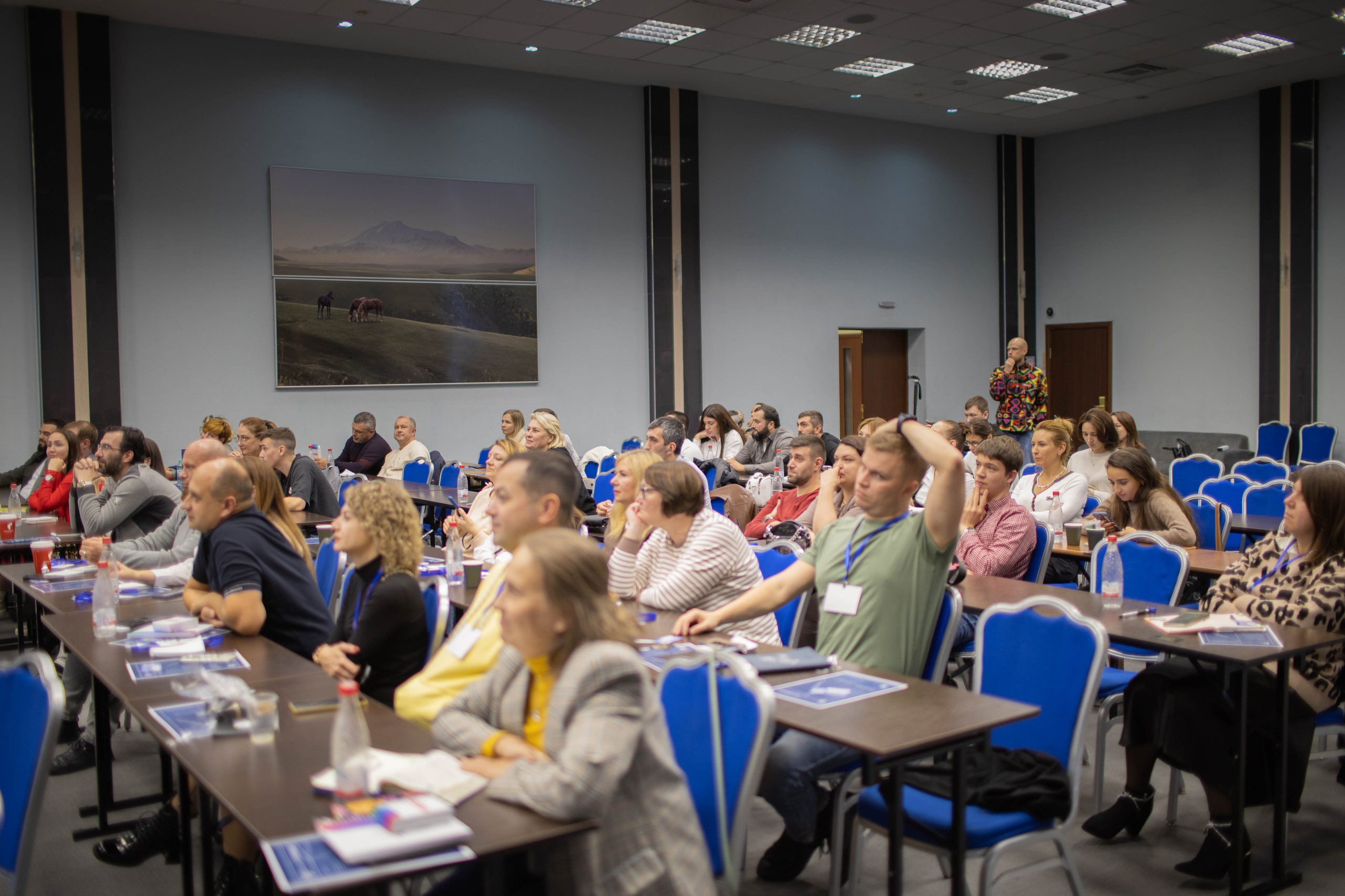 КОНФЕРЕНЦИЯ ПО ПОСУТОЧНОЙ АРЕНДЕ. Медиапродюсер, фотограф в Минеральных Водах —Виктор Холодов