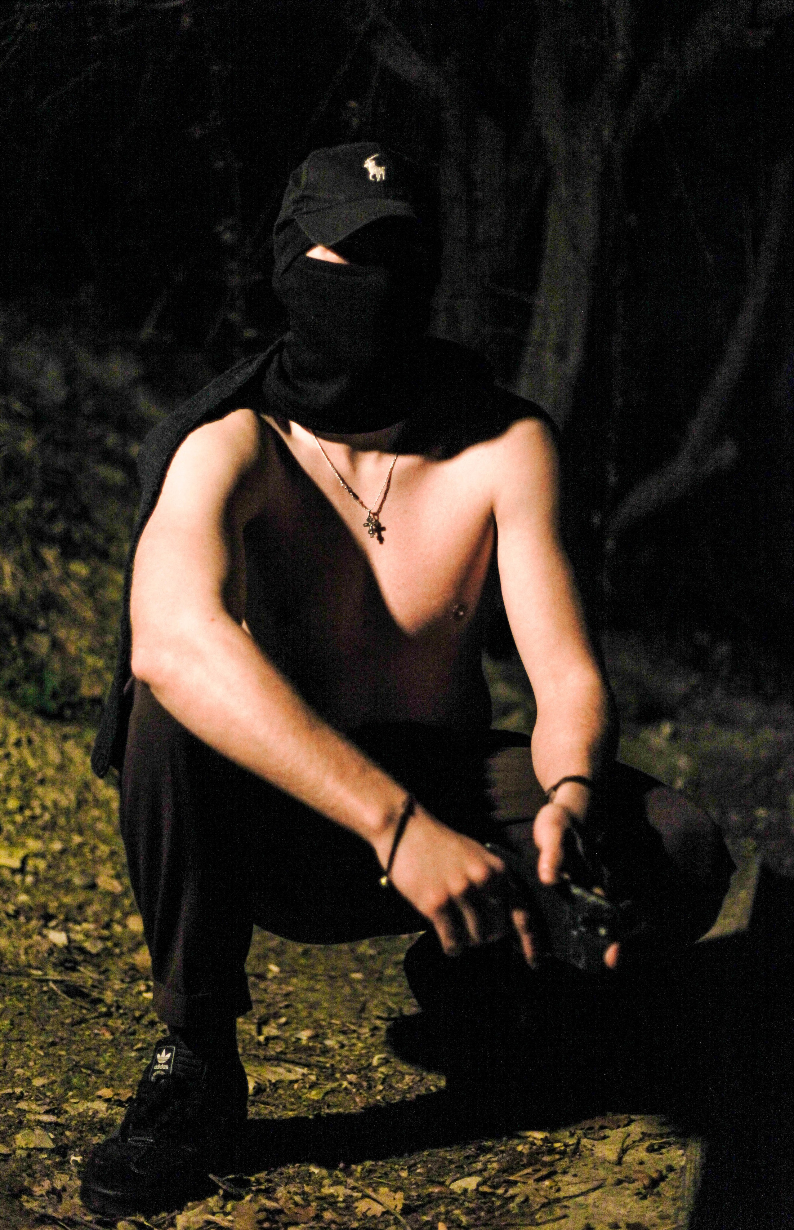 «Затянутая тишина: воспоминания прошлой жизни». Уличный фотограф Города N