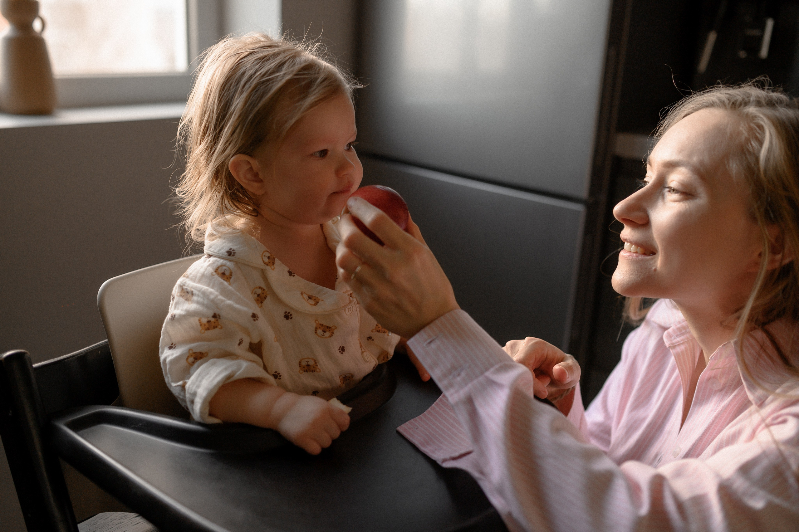 Даша и Варя дома. Семейный и свадебный lifestyle-фотограф в Москве Мария Петрова