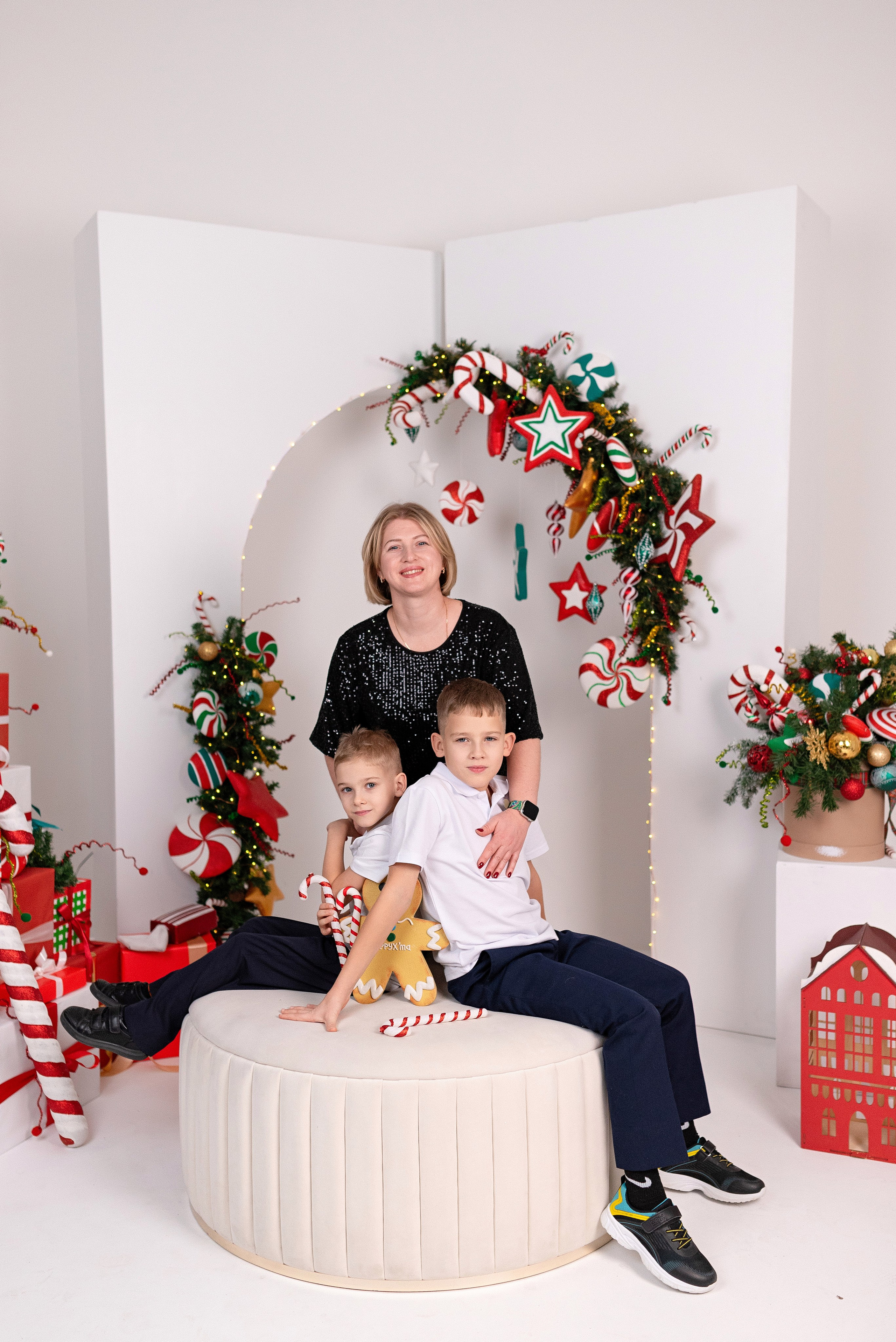 Семейная фотосессия в фотостудии Art Royal. Детский и семейный фотограф в Сургуте и Нефтеюганске Анна Старцева