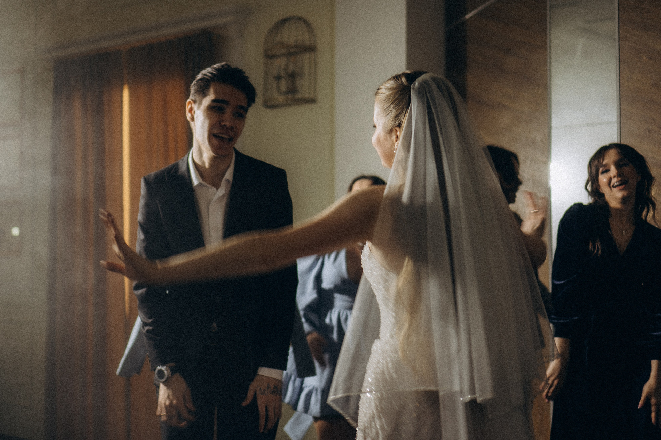 СВАДЕБНАЯ СЬЕМКА СБОРОВ В ОТЕЛЕ И ВЫЕЗД НА ЦЕРЕМОНИЮ (СНЯТО В СИБИРЕ В НИЖНЕВАРТОВСКЕ). Профессиональный фотограф, Санкт-Петербург — Виктория Богомолова