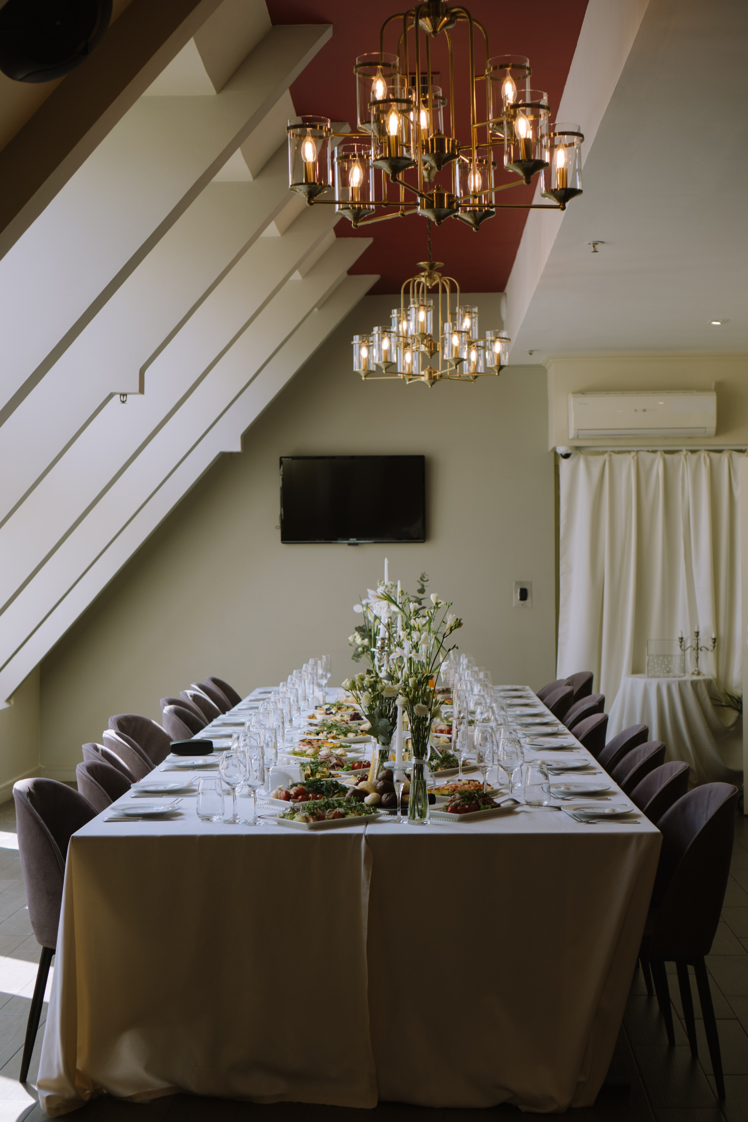 СВАДЕБНЫЙ БАНКЕТ НА ВЛАДИМИРСКОЙ В САНКТ-ПЕТЕРБУРГЕ (КАМЕРНАЯ СВАДЬБА). Профессиональный фотограф, Санкт-Петербург — Виктория Богомолова