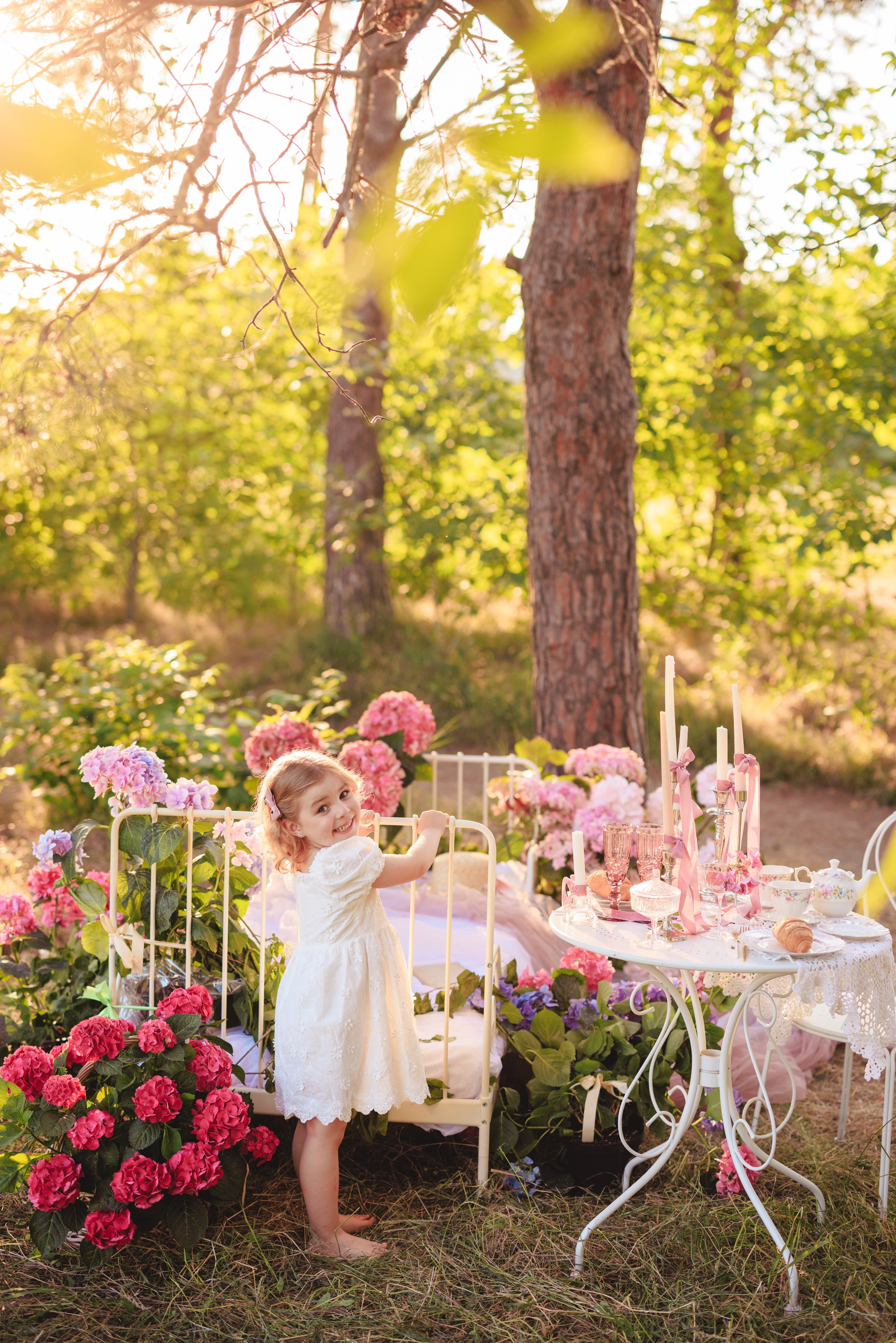 Цветочная кровать с кроликами. Семейный и детский фотограф в Краснодаре Анна Трашкова