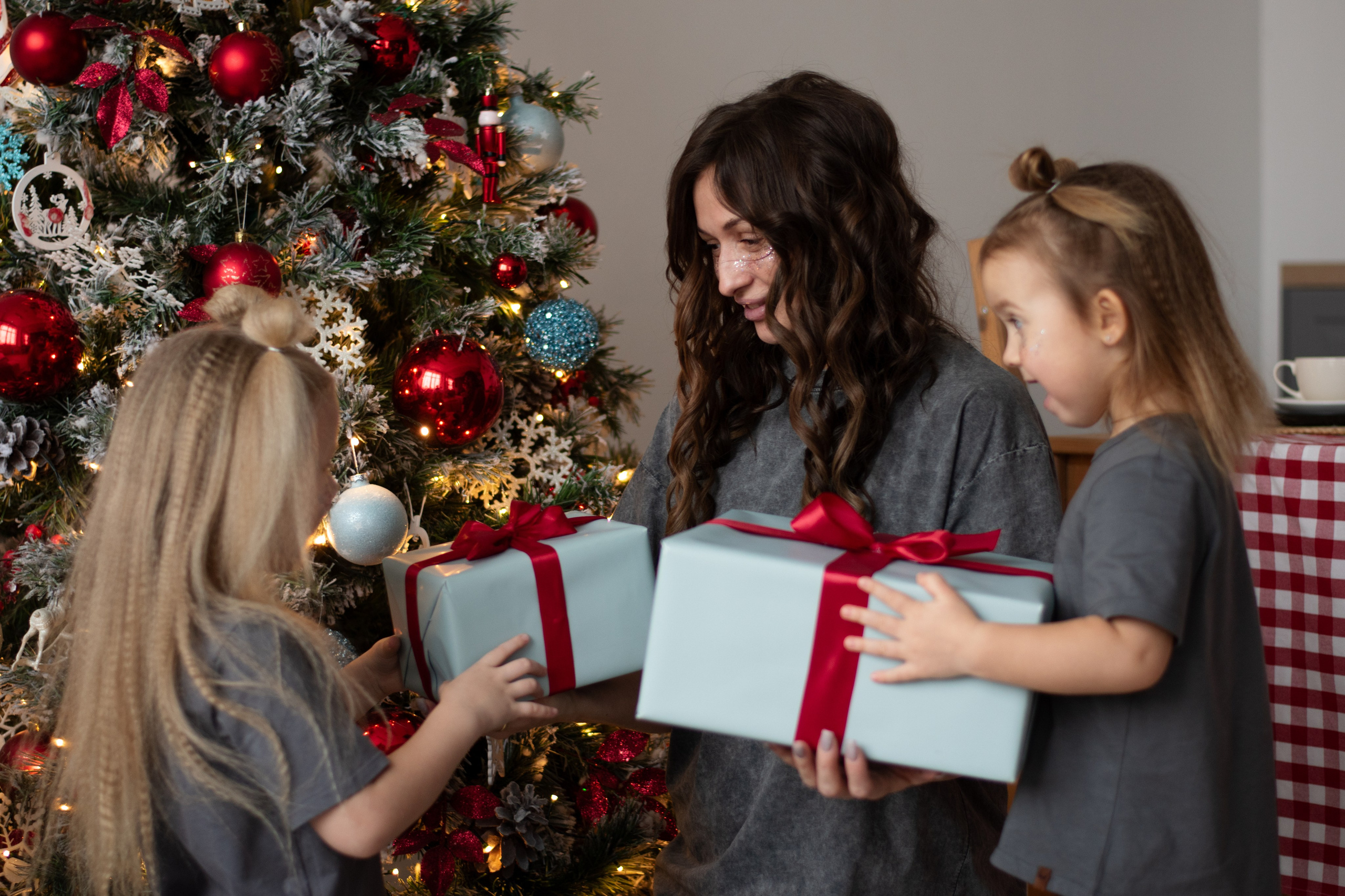 Ксения и прекрасные малышки Милана и Арина. Фотограф в Новосибирске Фальман Полина