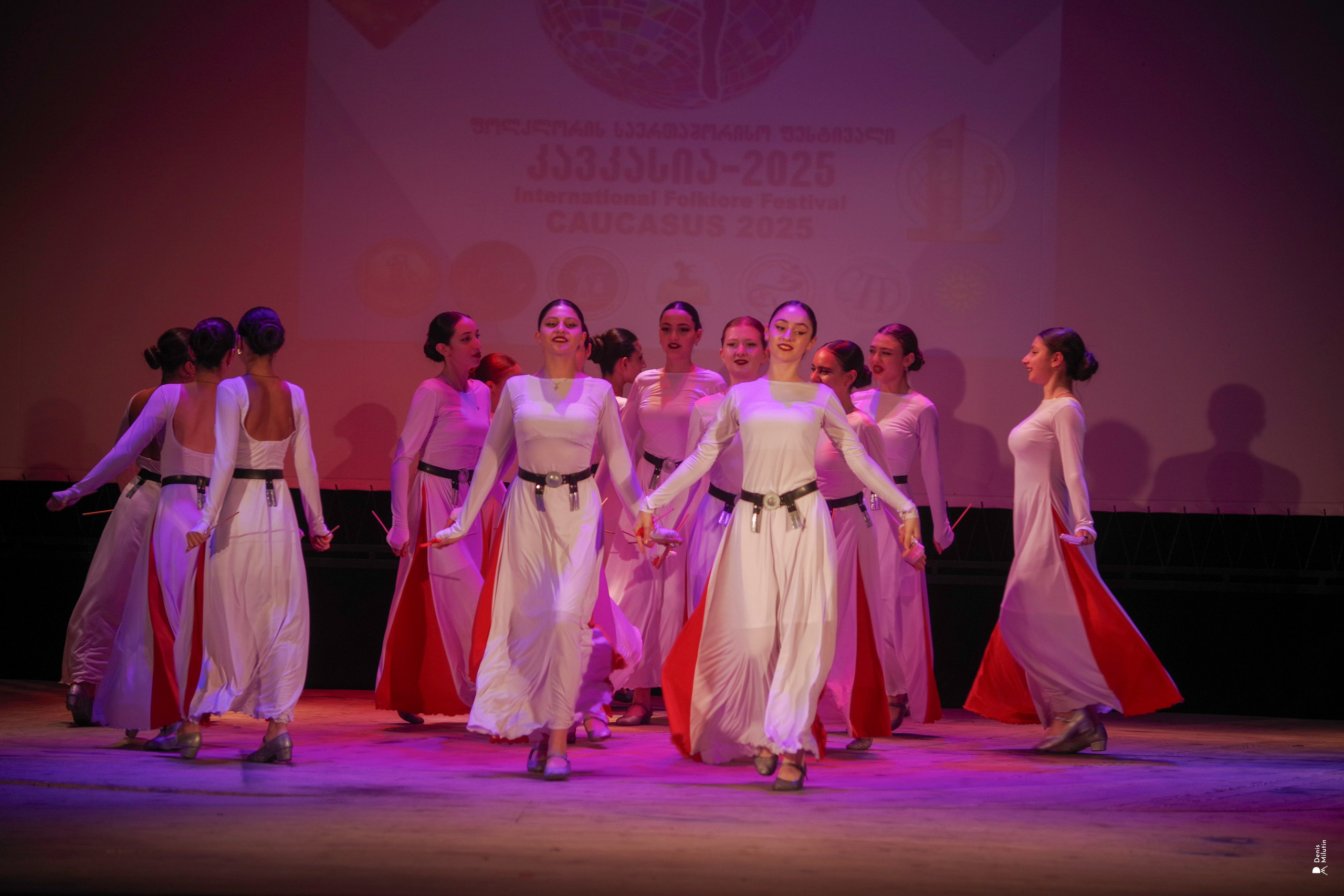 Танцы в прекрасном Они. Портретный фотограф Денис Милютин