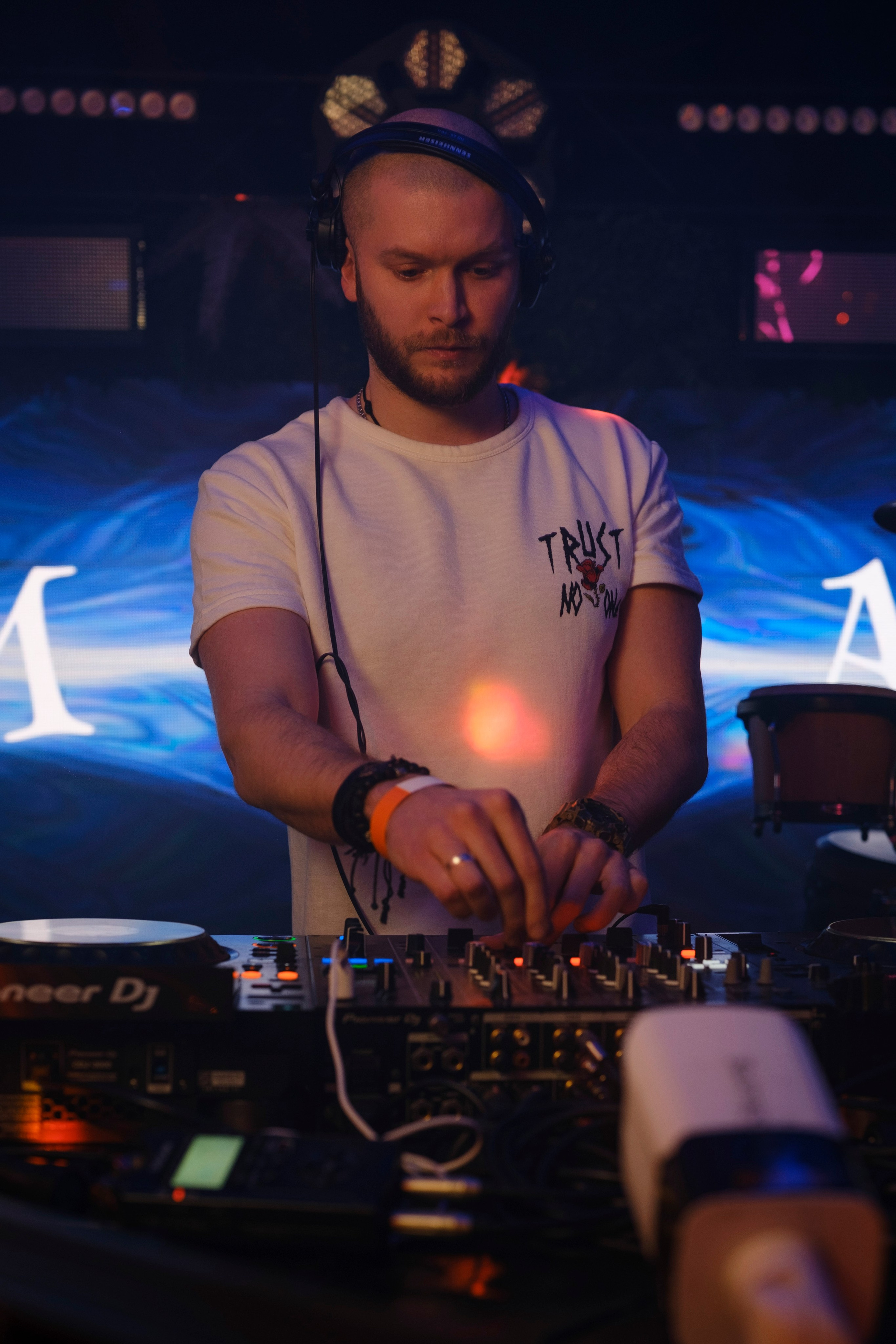 Embargo 2/03. Главная