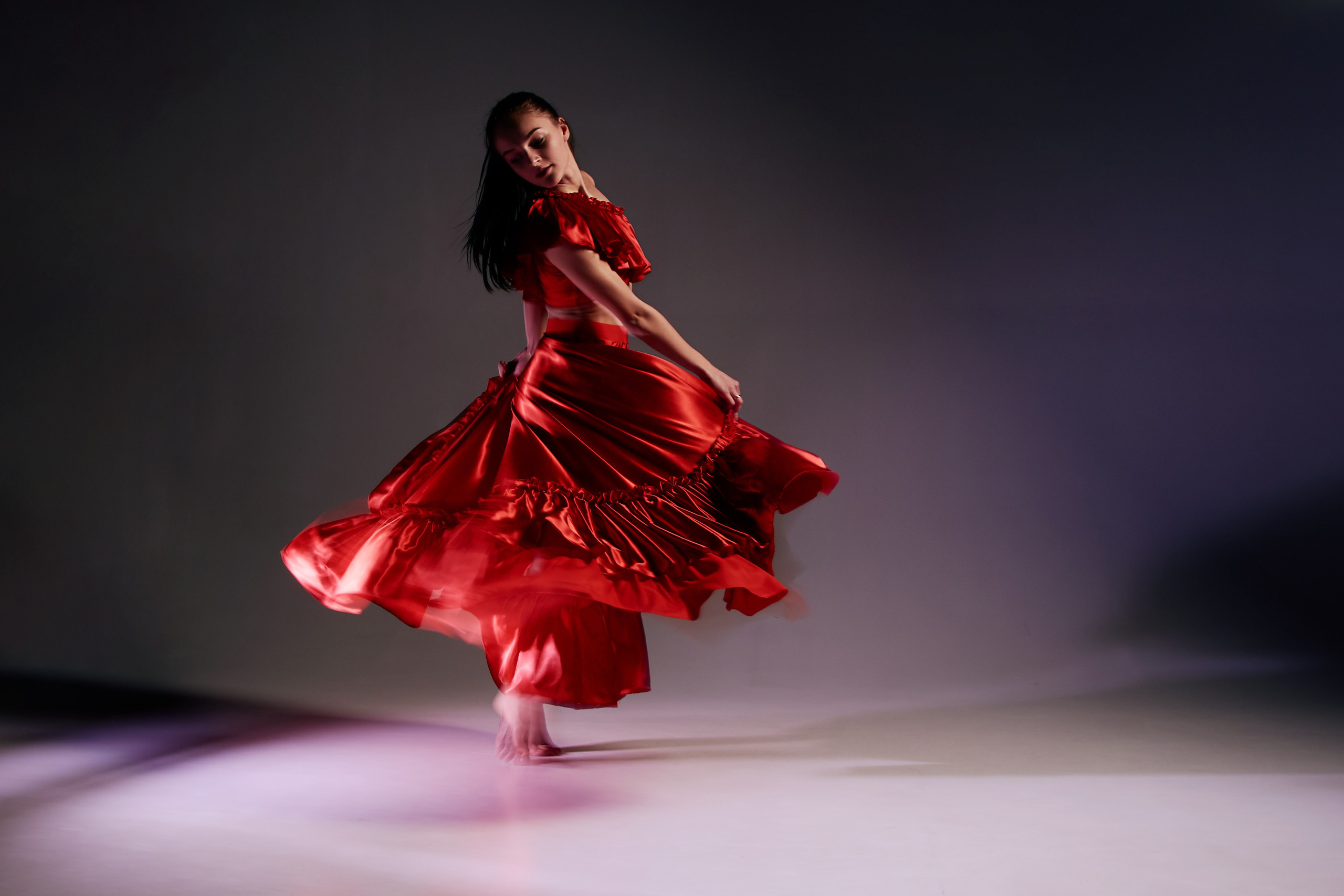 Танец. Съемка со смешанным светом. Ольга Чёкотова (Фотограф Кострома)