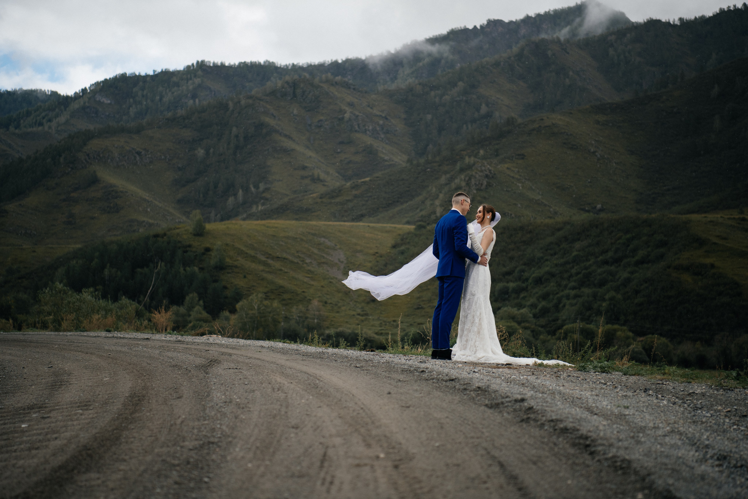 alt="Свадебная фотосессия в Барнауле. Свадебный фотограф Анна Глухова"