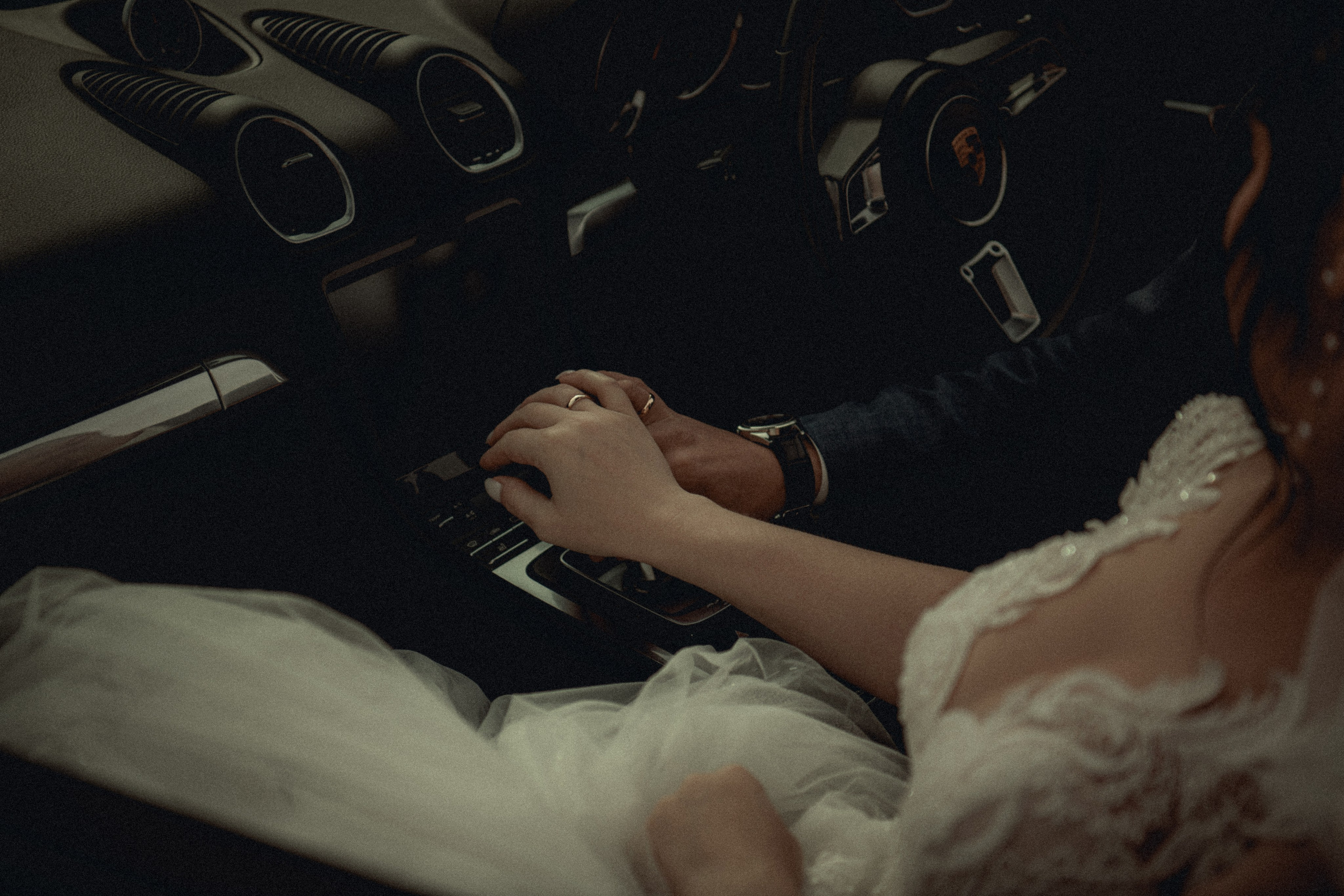 alt="Свадебная фотосессия в Барнауле. Свадебный фотограф Анна Глухова"