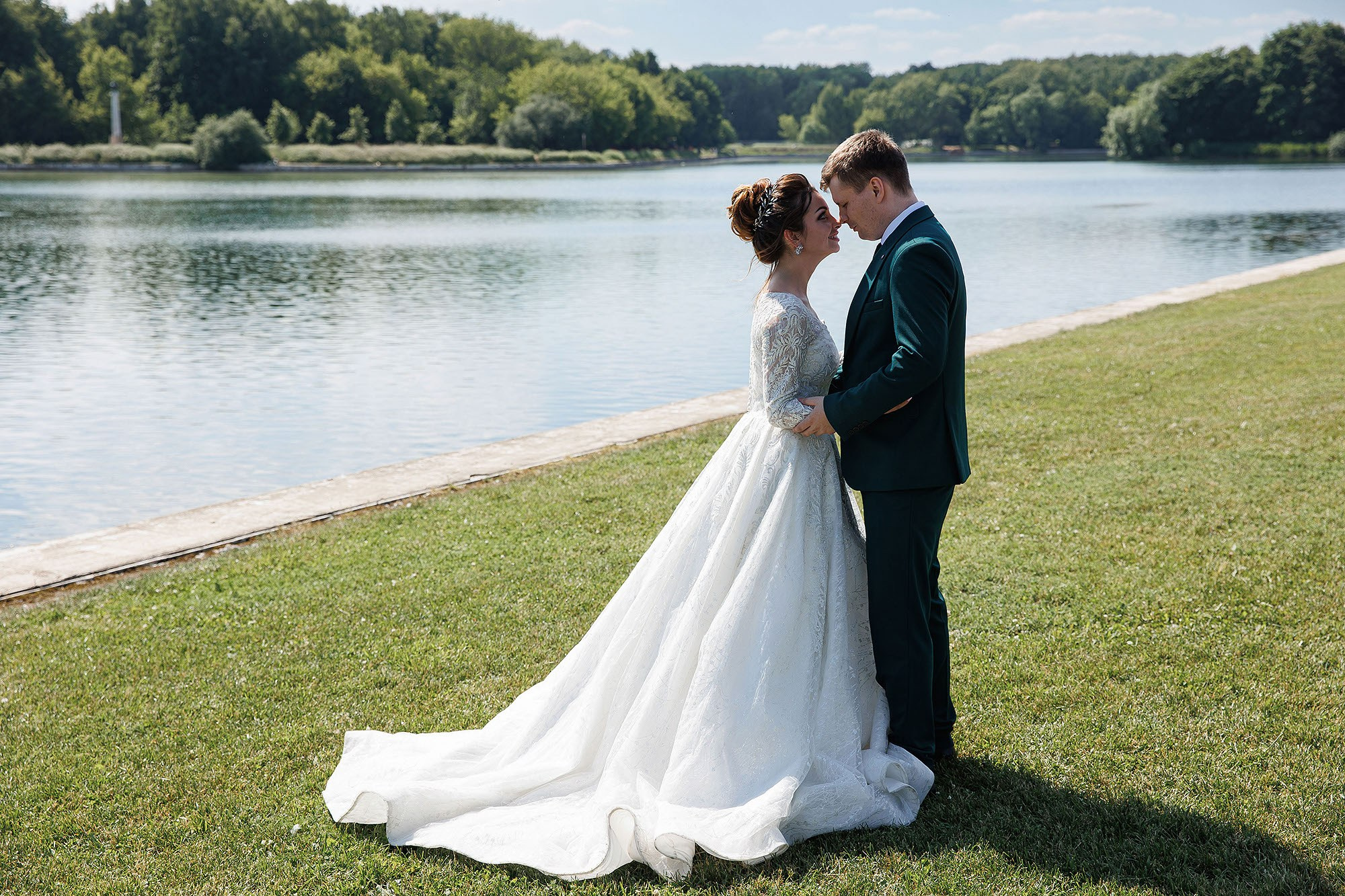 Прогулка, фотосессия жениха и невесты. Свадебная съемка. Фотограф в Москве Валерий Боцман