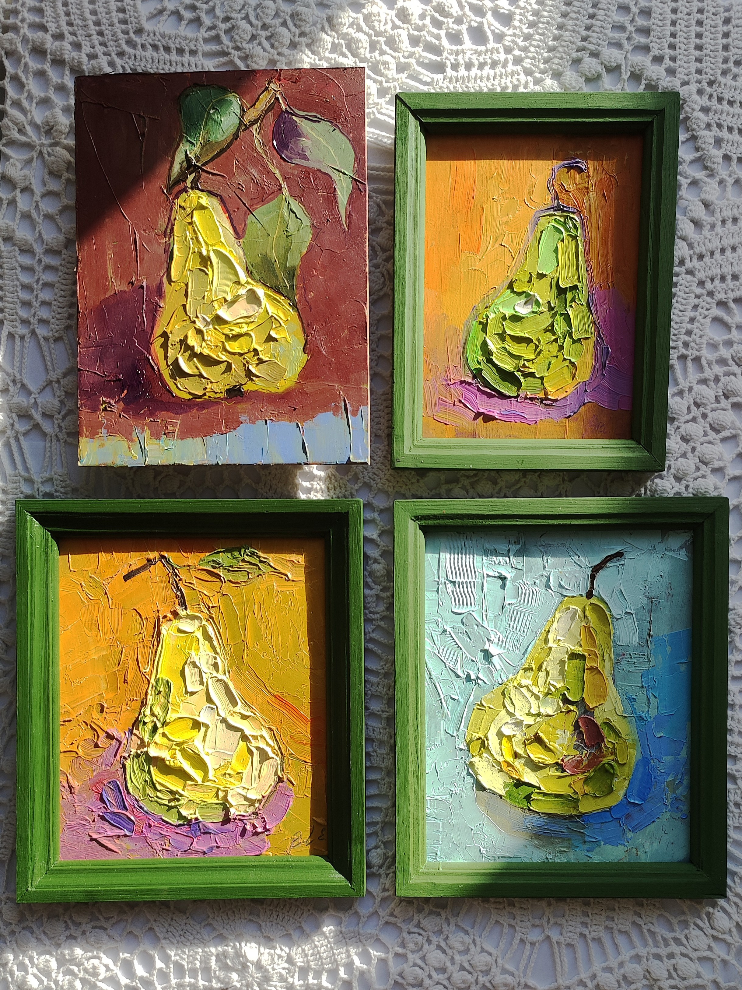 «Груша на оранжевом фоне». Галерея картин художницы Бельмесовой Евгении