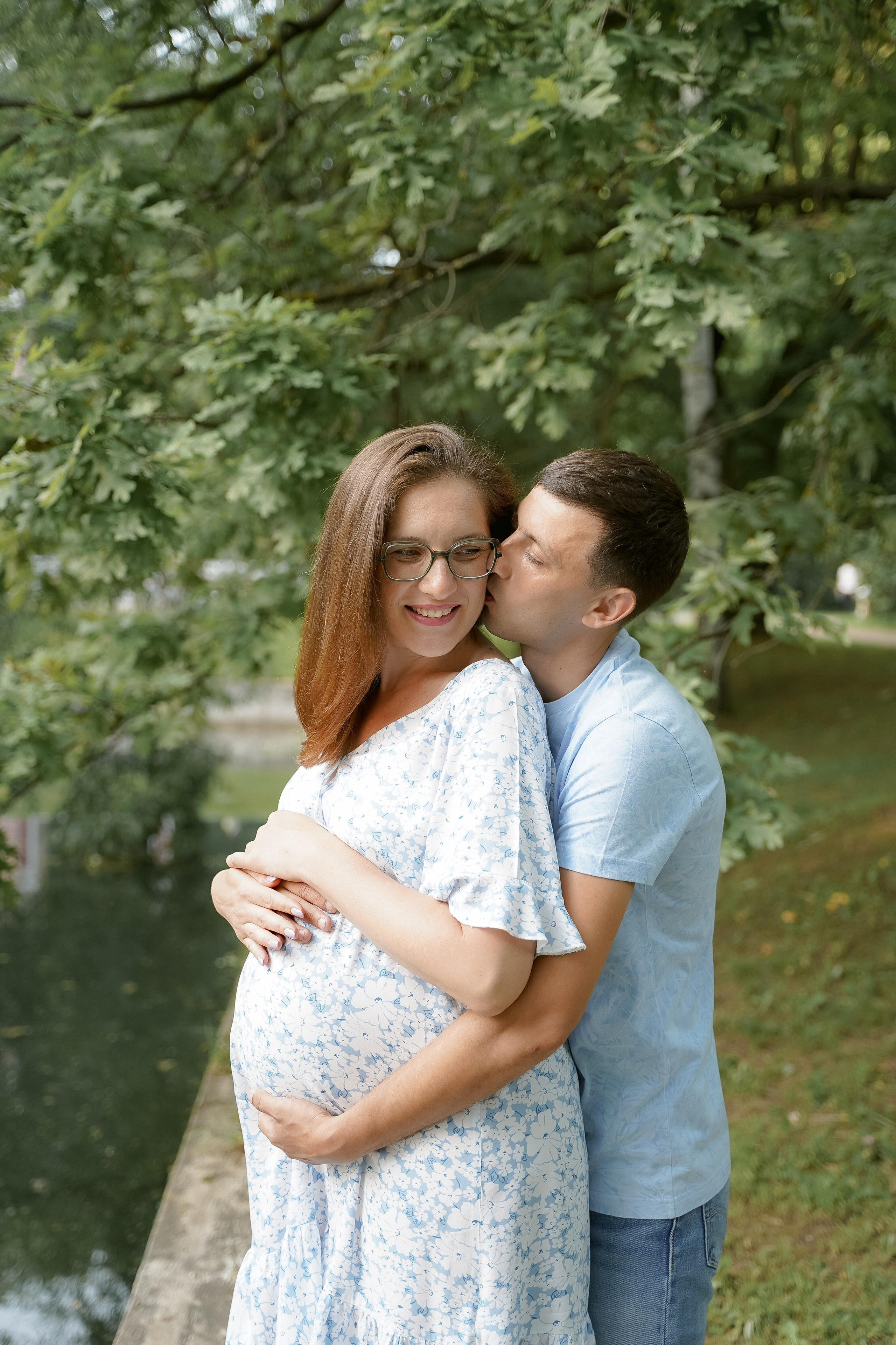 Фотосессия беременности. Прогулка в парке. Фотографы на роды в Москве. Фото и видео родов. Фотопроект «Продолжение рода»