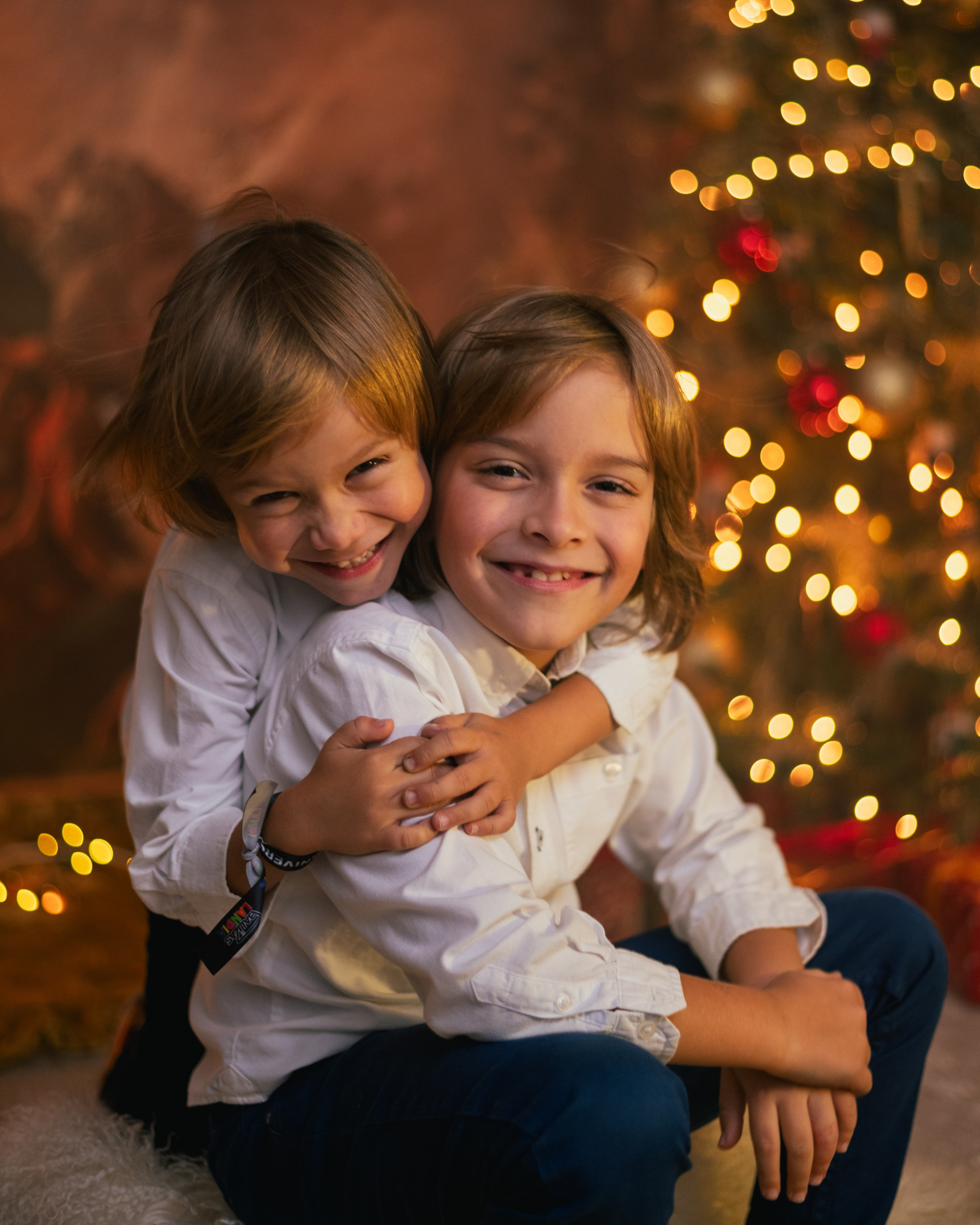 CHRISTMAS FOR VIKTOR AND ALEKSANDR. Anastasiia Antoniuk portrait, family and couple photographer, Portugal