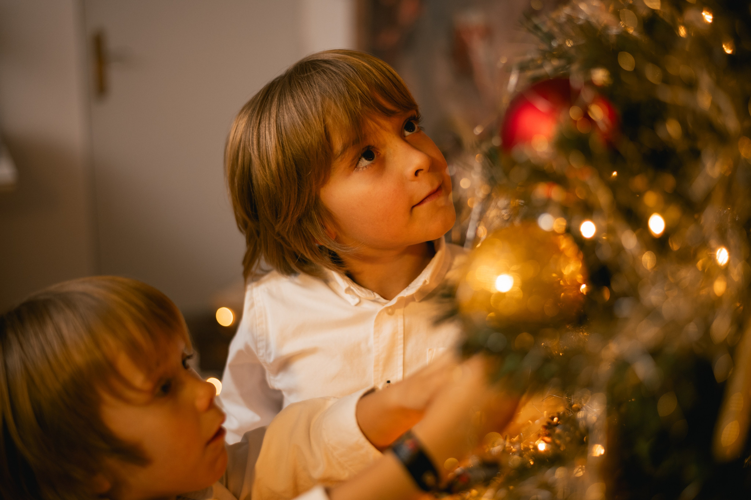 CHRISTMAS FOR VIKTOR AND ALEKSANDR. Anastasiia Antoniuk portrait, family and couple photographer, Portugal