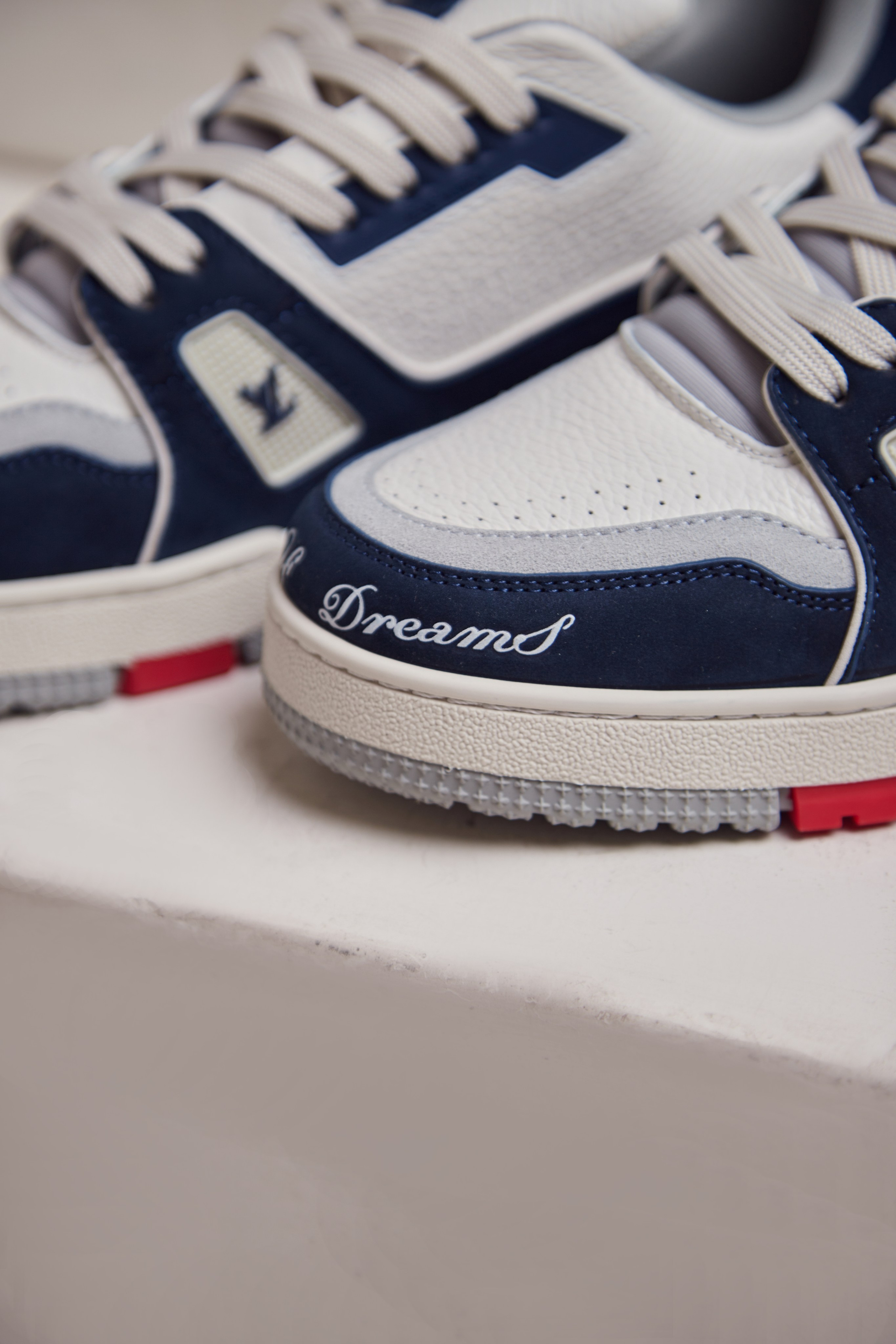 Магазин кроссовок PRICE POINT. Фоттéтика / фотоагентство в москве / фотограф москва