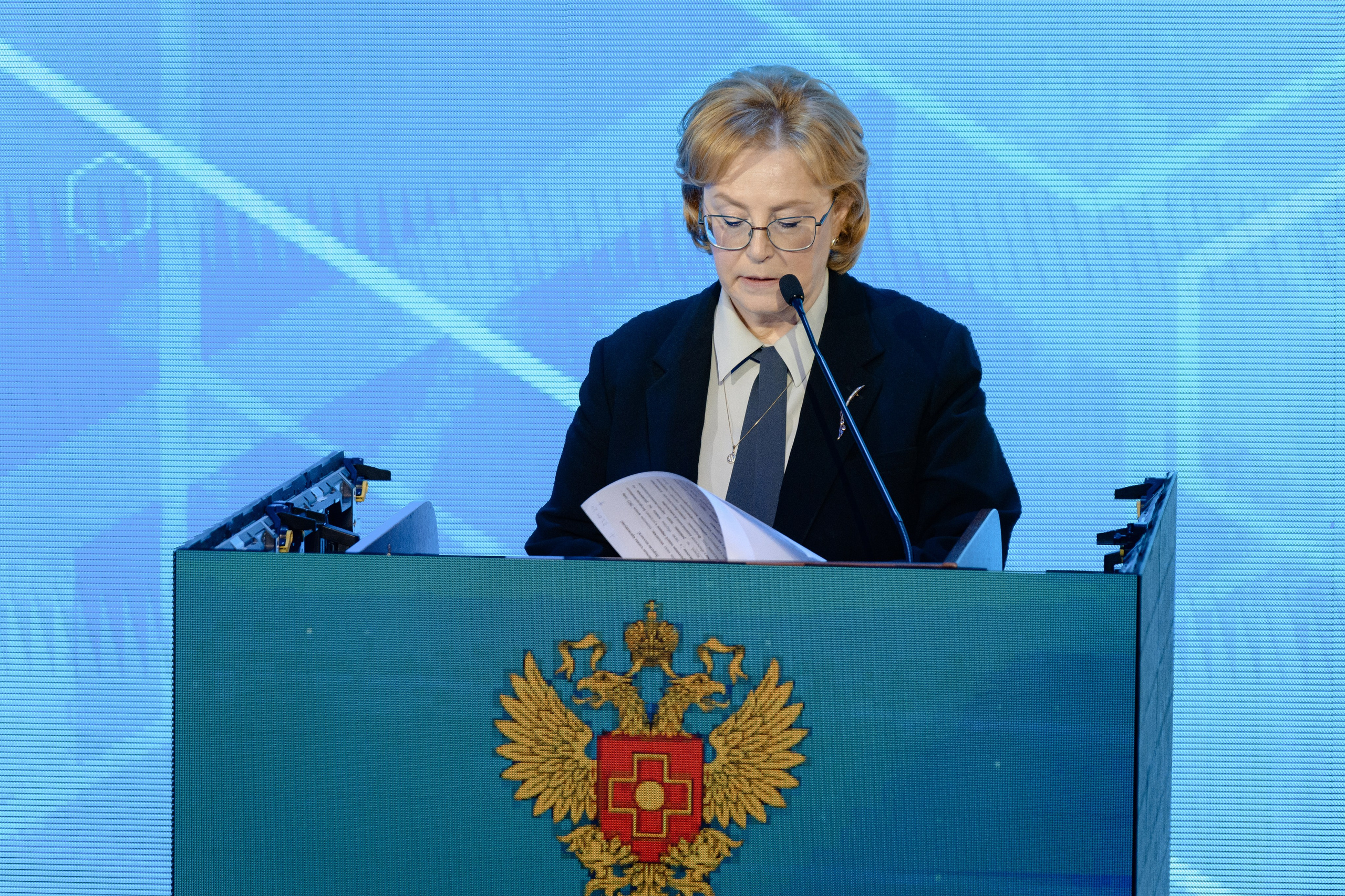 Скворцова Вероника. Татьяна Голикова. Михаил Мурашко. Единая Россия. Дума. Министр Здравоохранения. ФМБА. Правительство России. Фотография с форума, на которой участники активно участвуют в дискуссии. Фотография с конференции, на которой спикер выступает перед внимательной аудиторией. Динамичная фотография, запечатлевшая ключевой момент делового мероприятия. Чемезов. Роснано