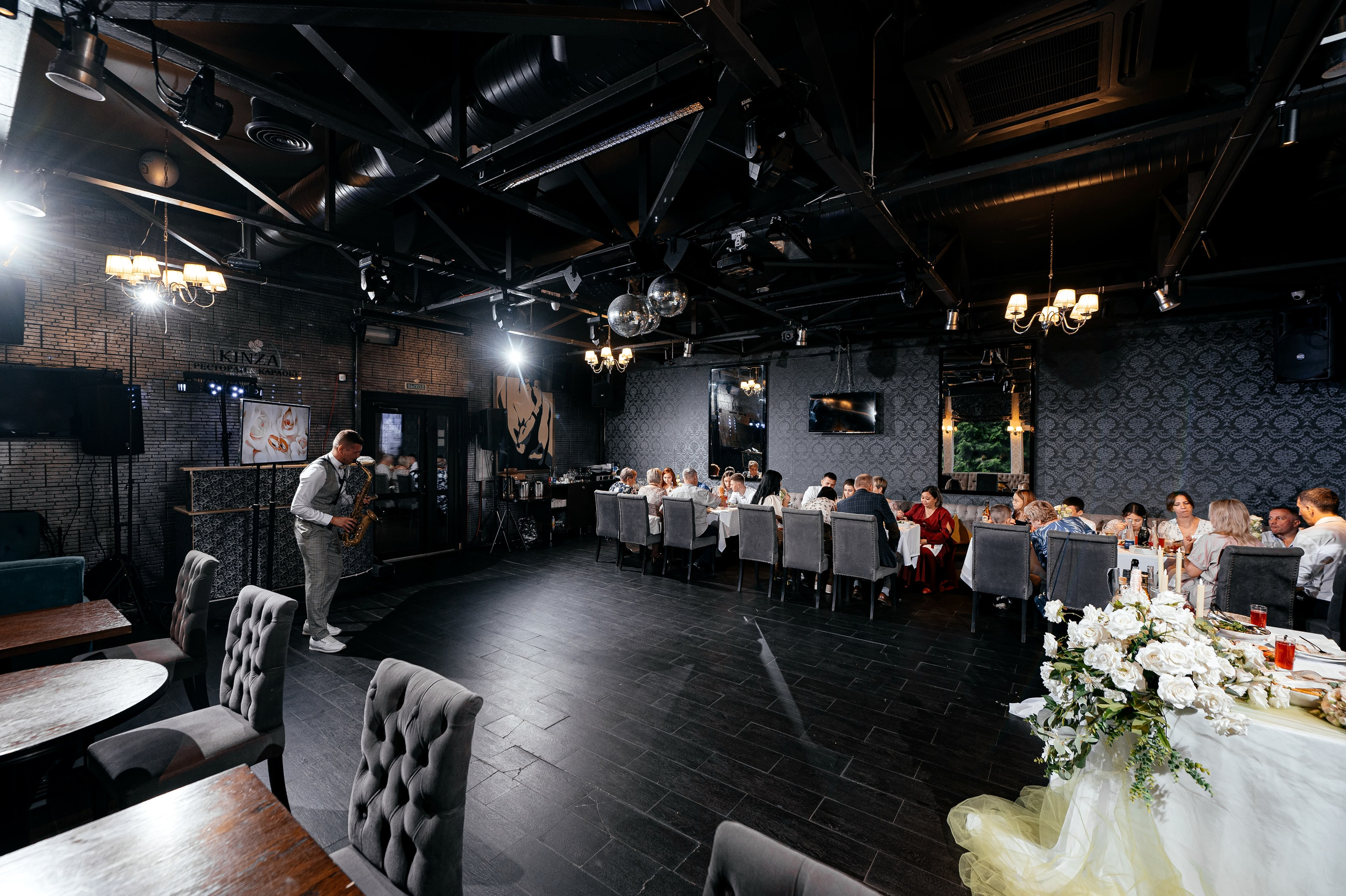 Свадьба с венчанием в Щелково. Прогулка в Гребнево, ресторан Кинза, отель Премиум. Свадебный и семейный фотограф Виктория Носачёва. Щелково, Москва и МО