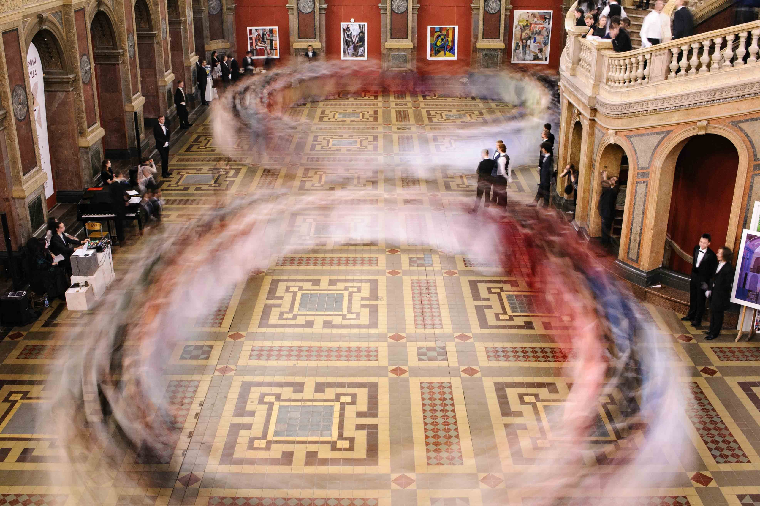 Главный зал Академии Штиглица, Мухи.