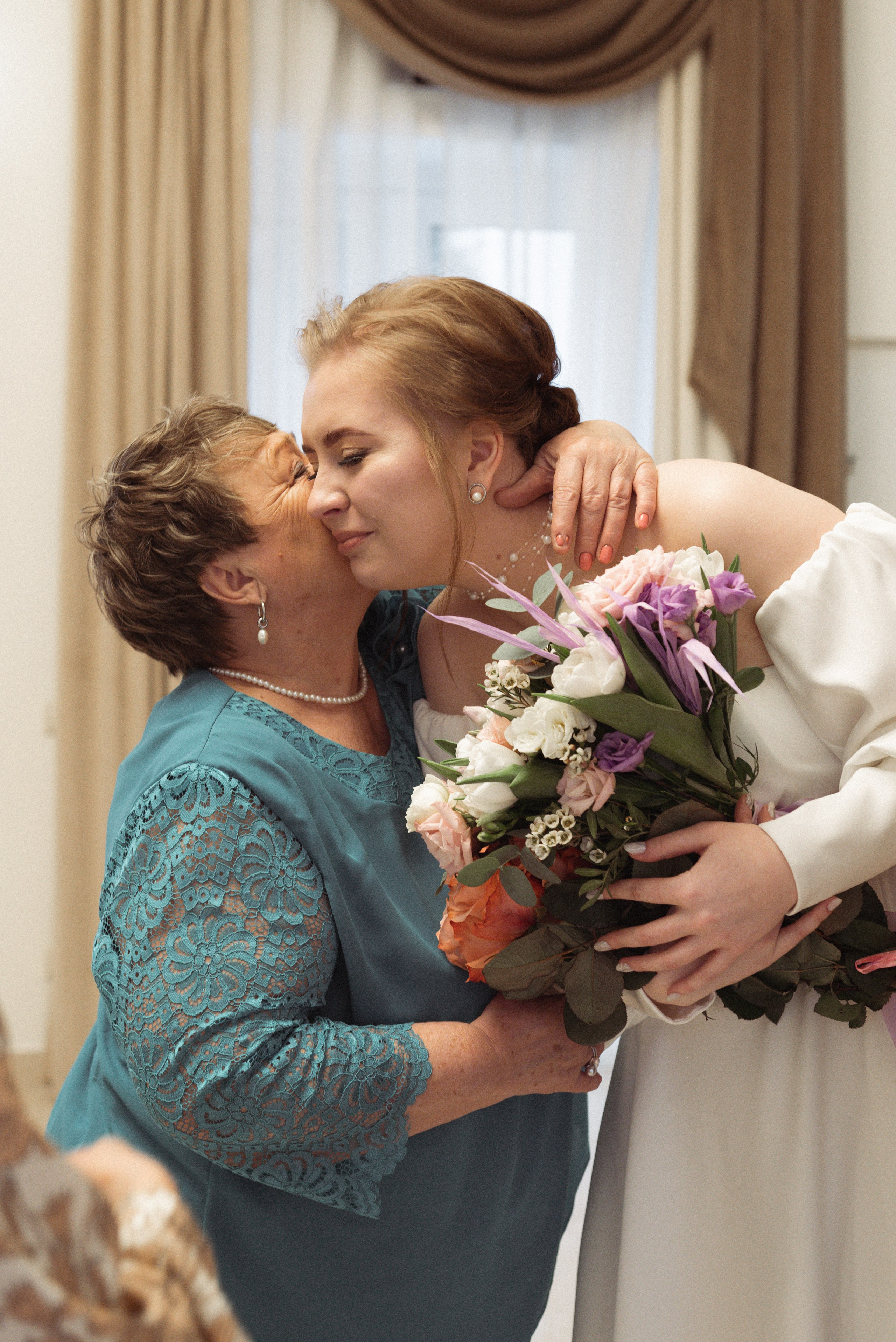 Роспись в ЗАГСе ВДНХ. Фотограф Москва Настя Профотовна. Репортажные, свадебные и контент фотосессии