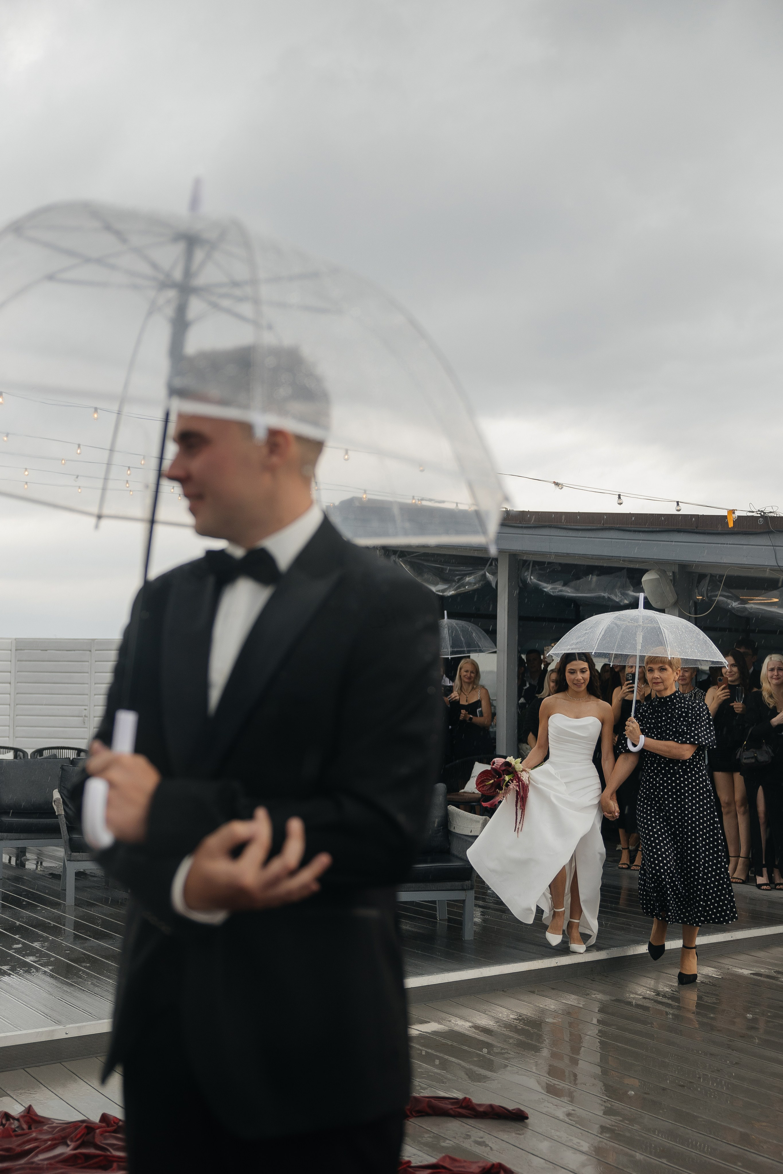 Rain falls down. Главная